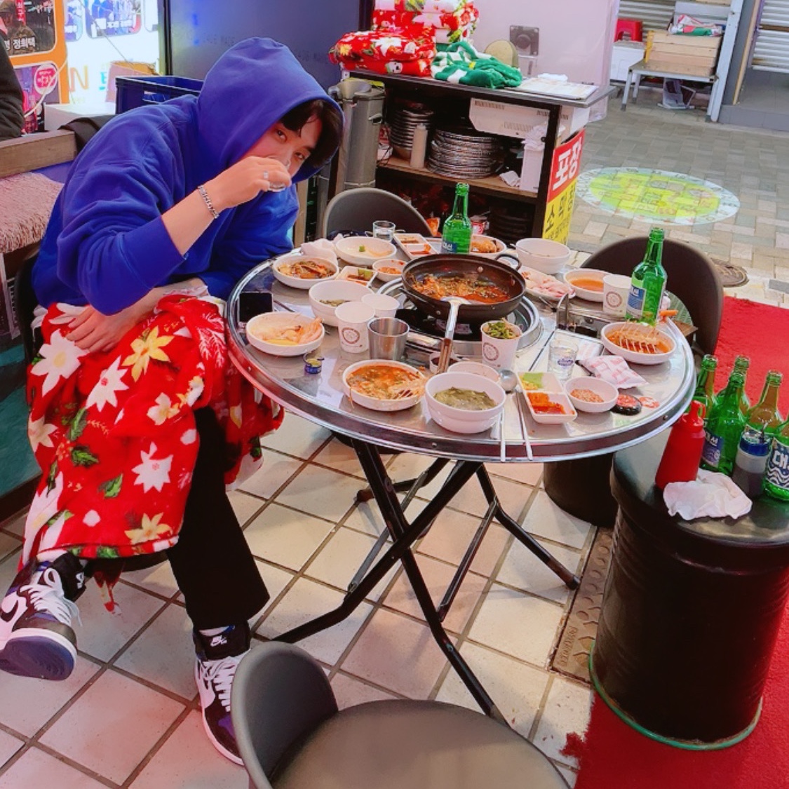 Yeezy Gap Hoodie Blue, Jordan 1 Retro High OG Royal Toe 착용 스타일