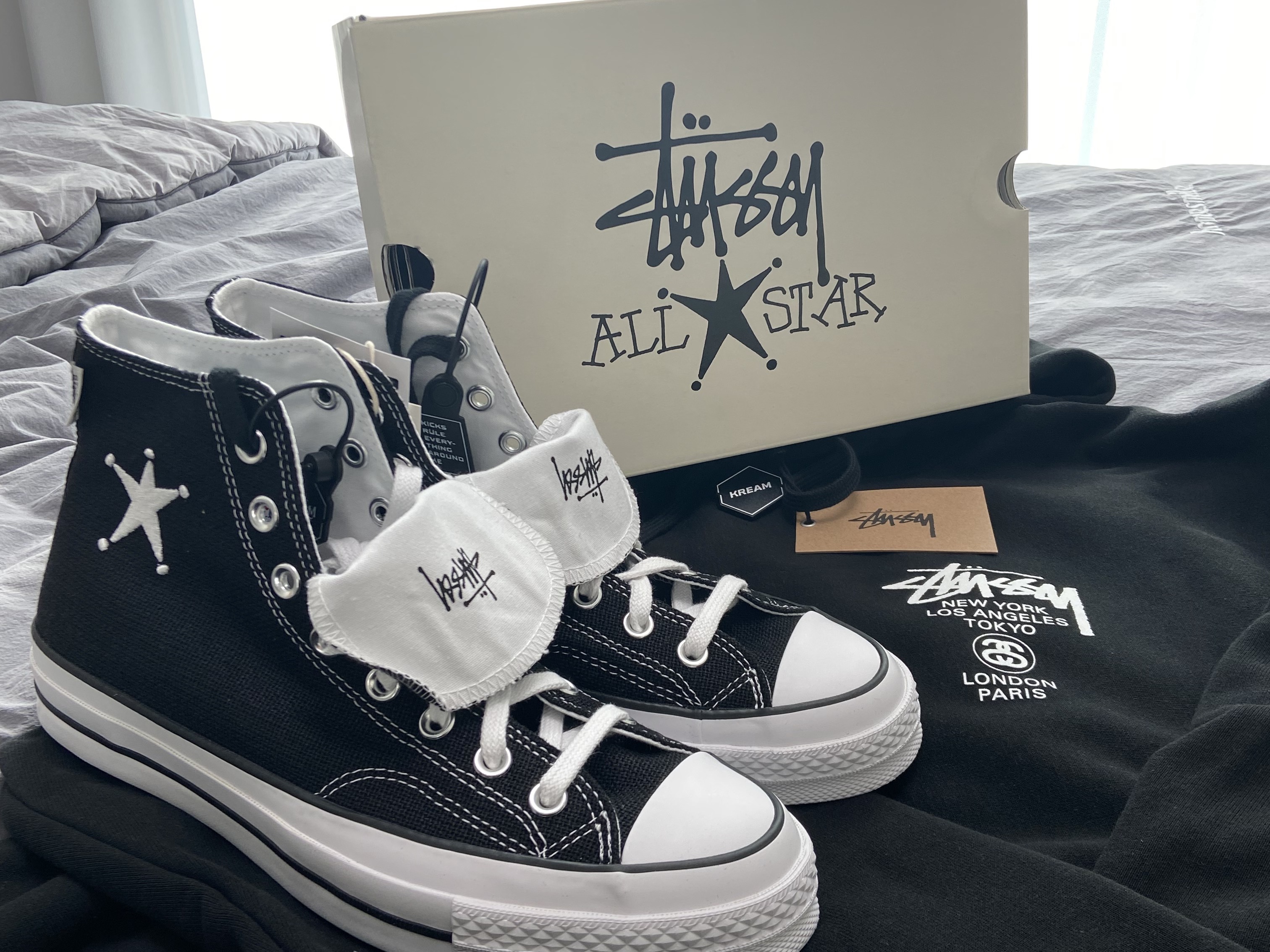 Converse x Stussy Chuck 70 High Black, Stussy World Tour Hoodie Black 2022 착용 스타일 - 2