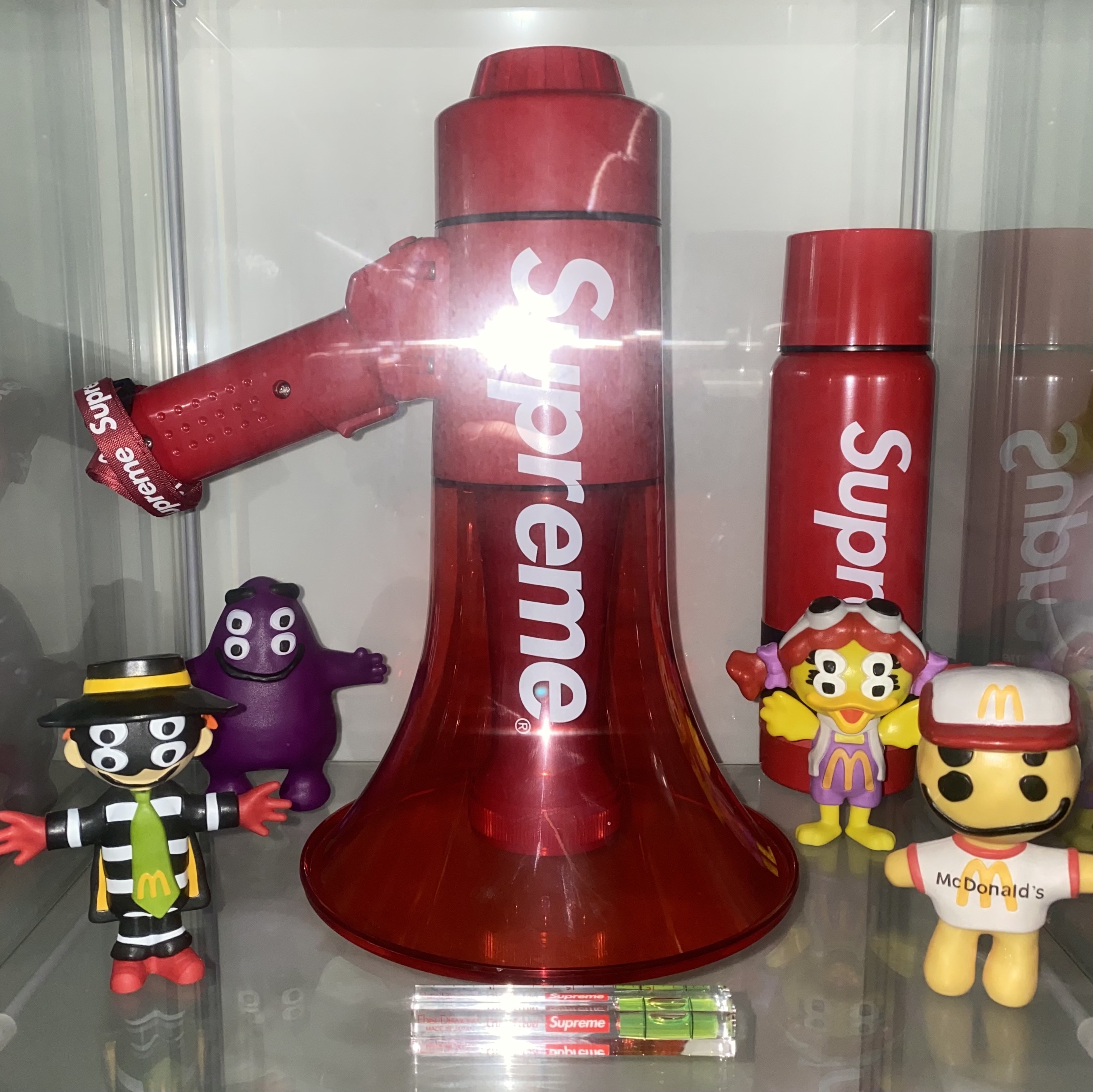 Supreme x Ebisu Diamond Level Clear - 22SS, Supreme Pyle Waterproof Megaphone Red - 21FW 착용 스타일 - 1