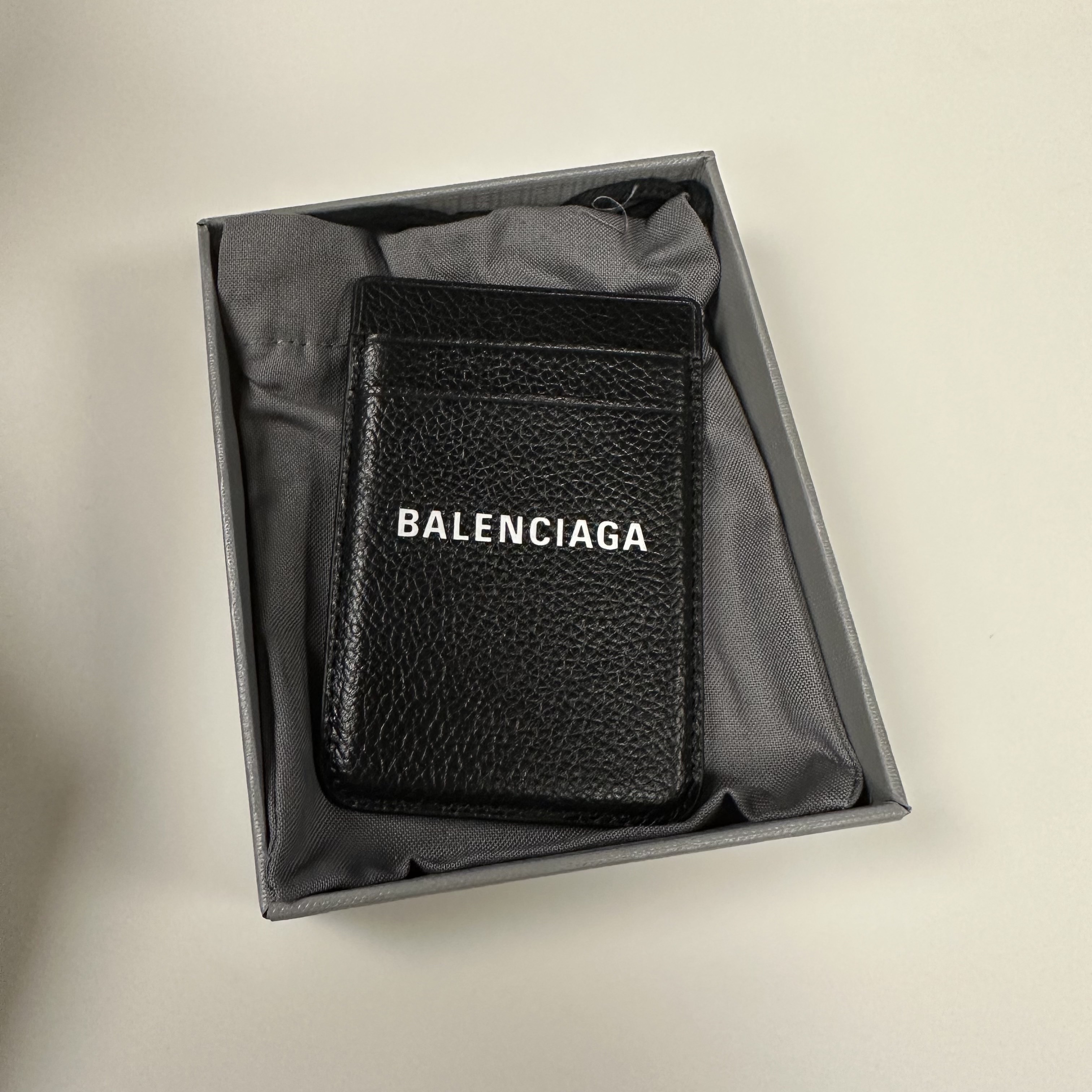 Apple iPhone 14 Pro 256GB Space Black (Korean Ver.), Balenciaga Grained Calfskin Cash Magnetic Card Holder Black White 착용 스타일 - 2
