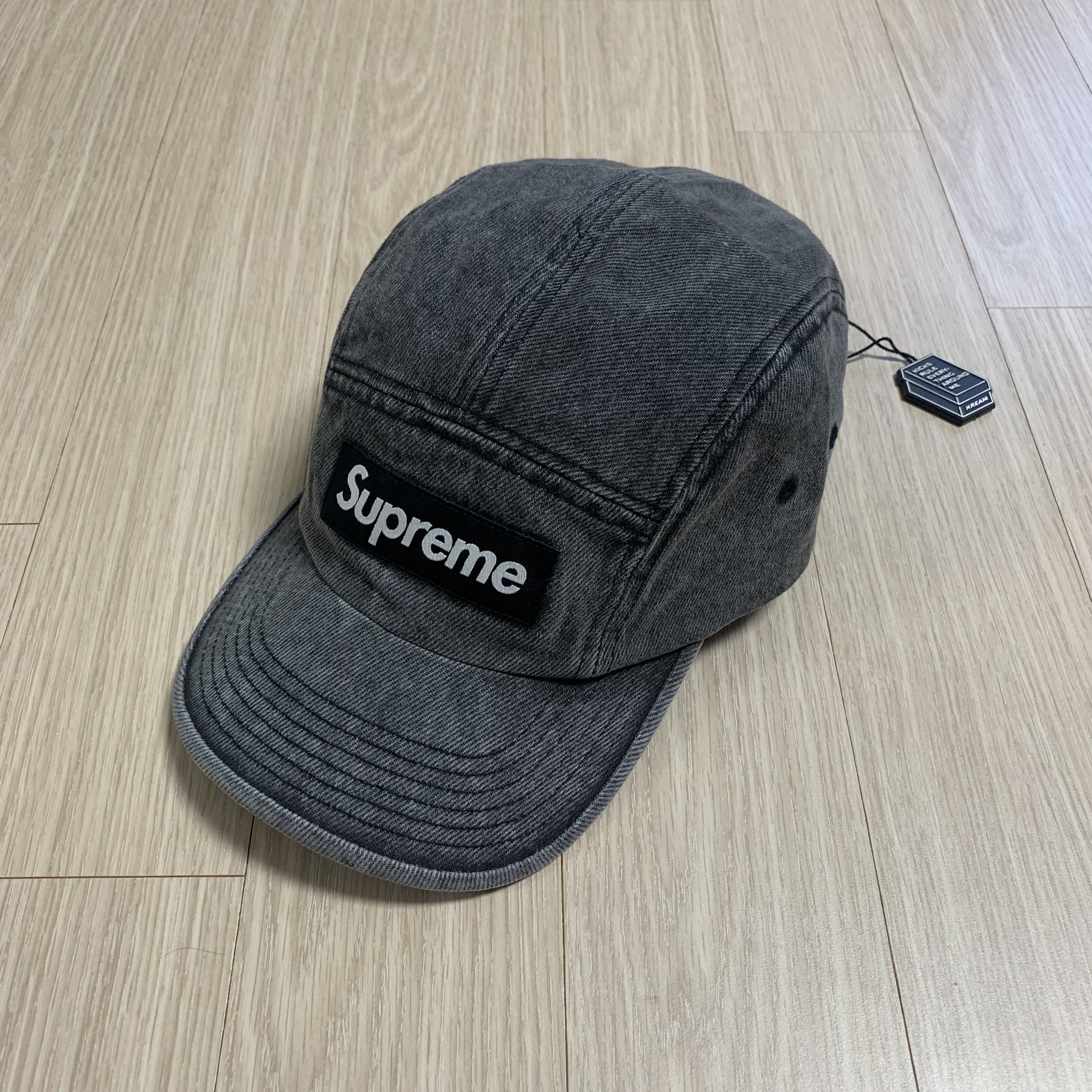 Supreme Denim Camp Cap Washed Black - 22FW 착용 스타일 - 1