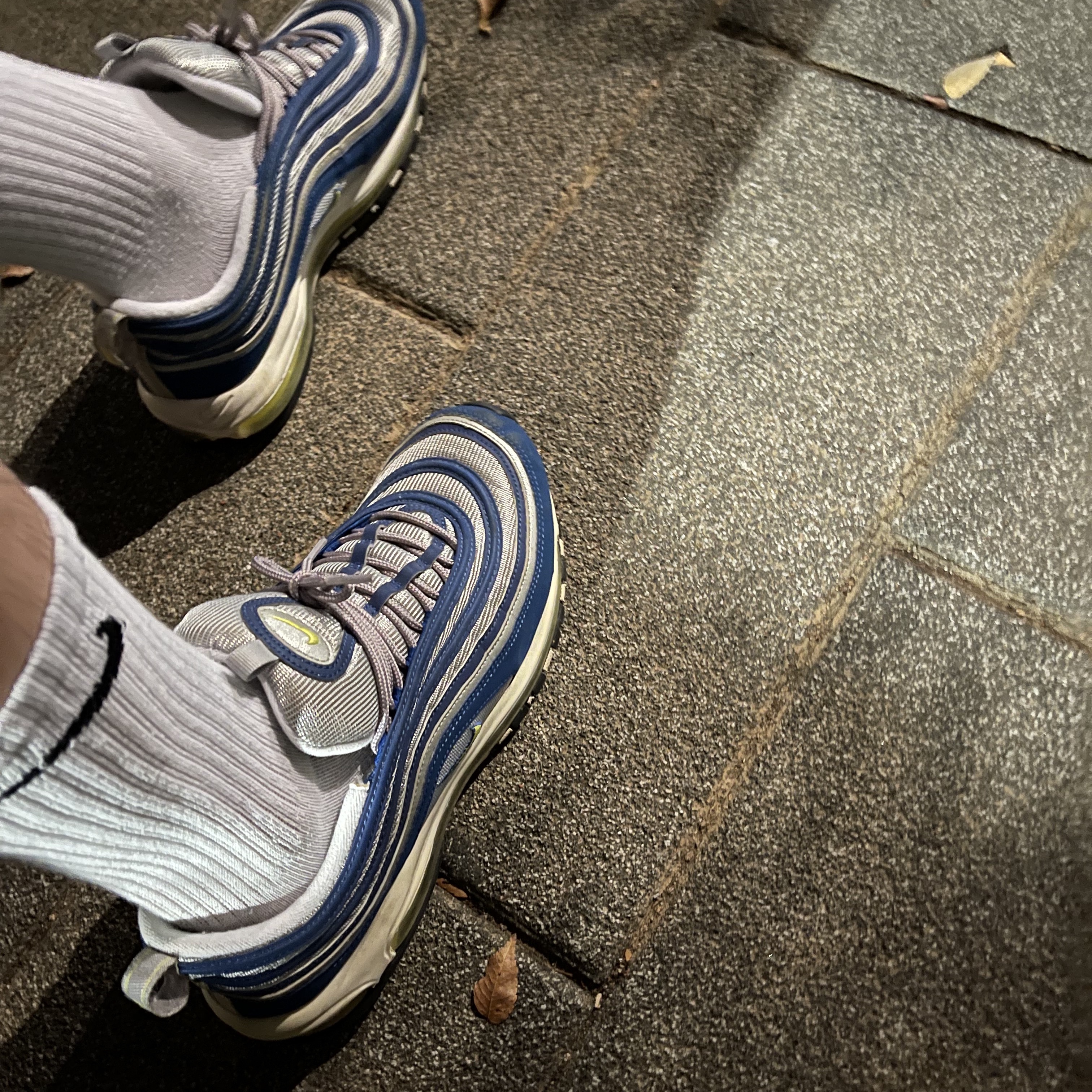 Nike Air Max 97 OG Royal Neon 착용 스타일 - 3