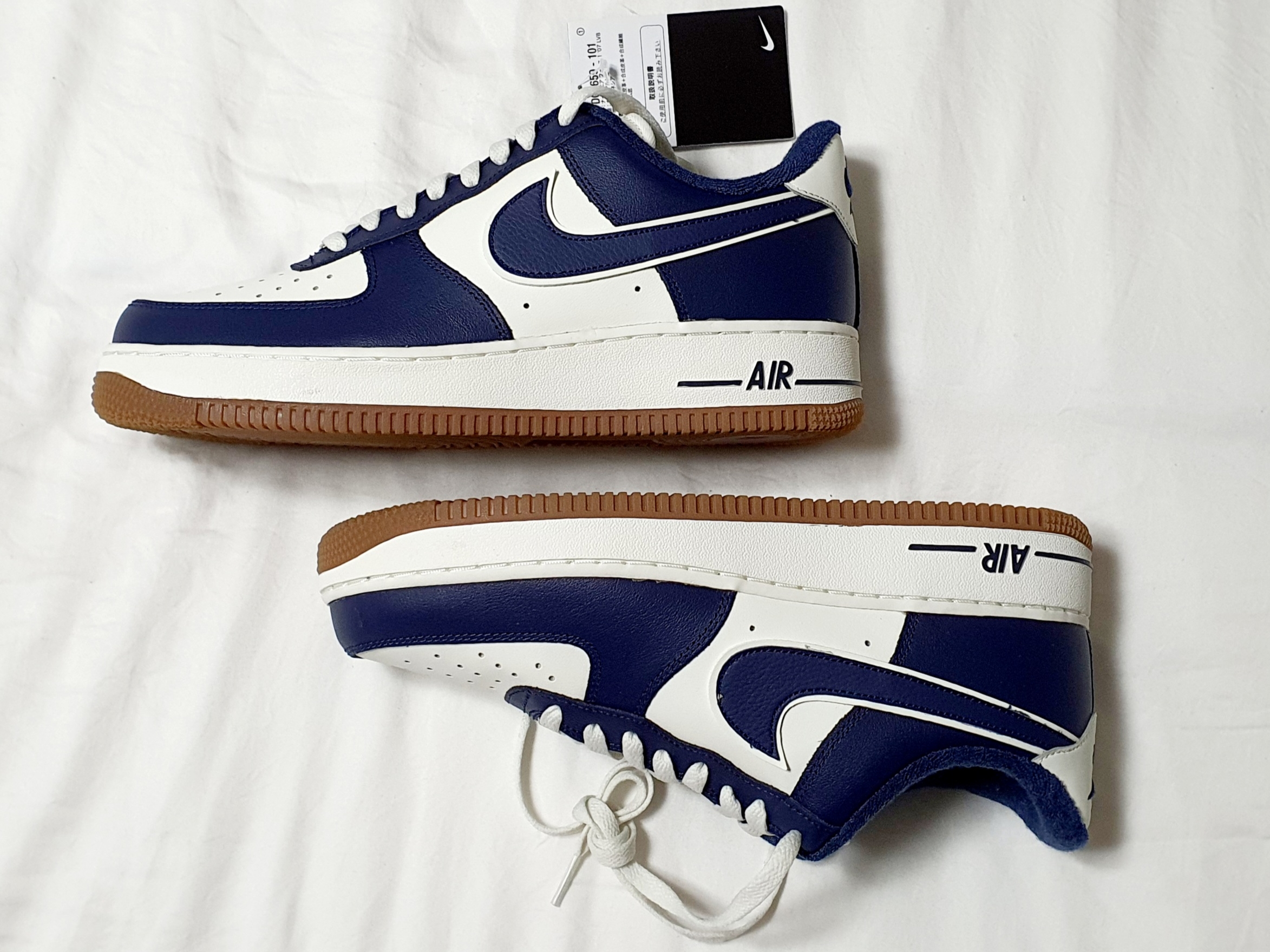Nike Air Force 1 '07 LV8 Midnight Navy 착용 스타일 - 3