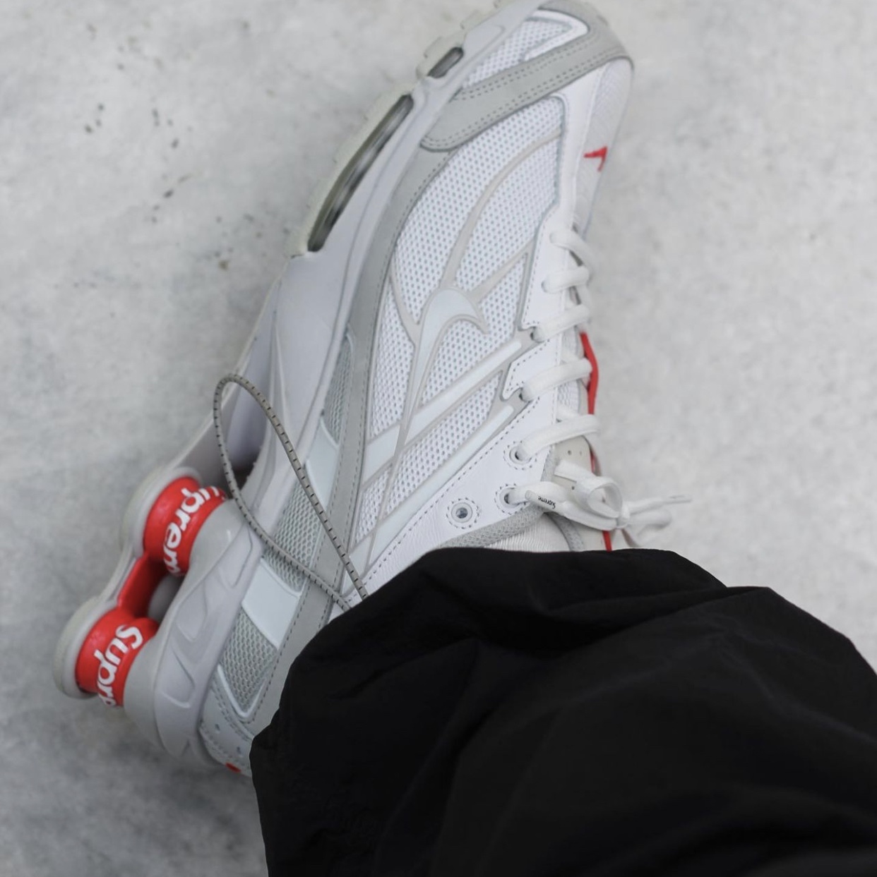 Nike x Supreme Shox Ride 2 SP White 착용 스타일 - 2