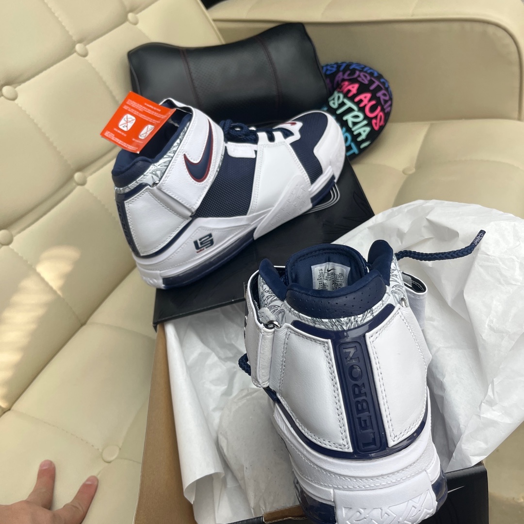 Nike LeBron 2 Midnight Navy 착용 스타일