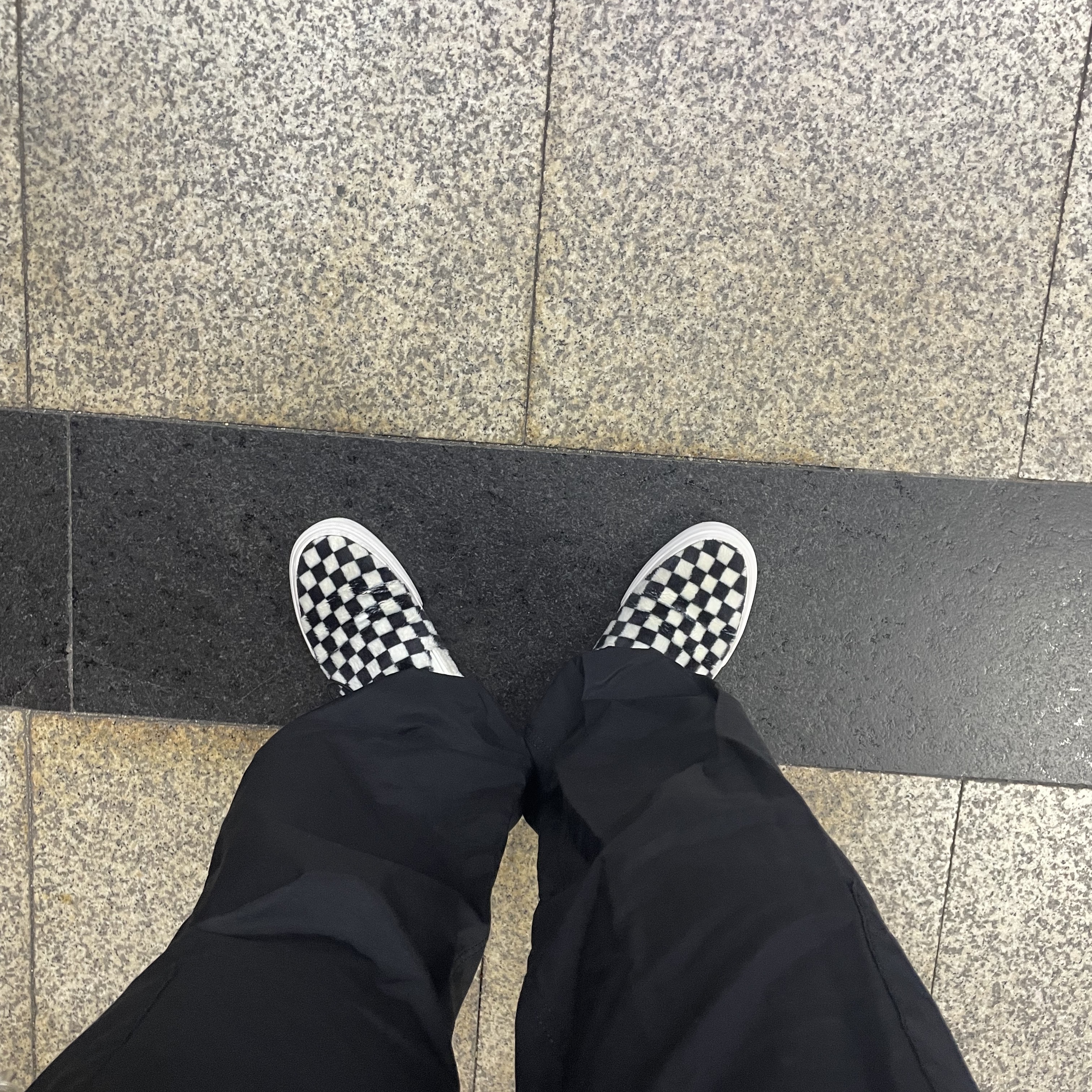 Vans Classic Slip-On Sherpa Checkerboard 착용 스타일