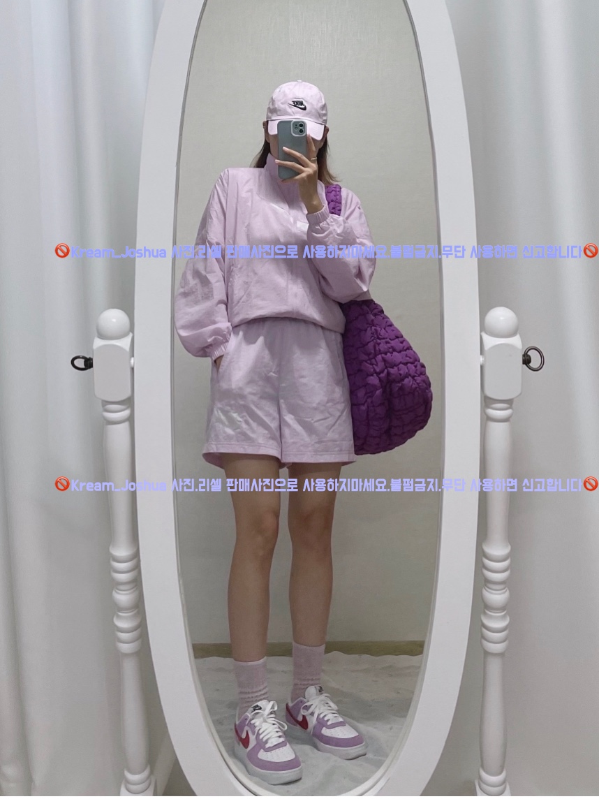 COS Quilted Oversized Shoulder Bag Purple 착용 스타일 - 2