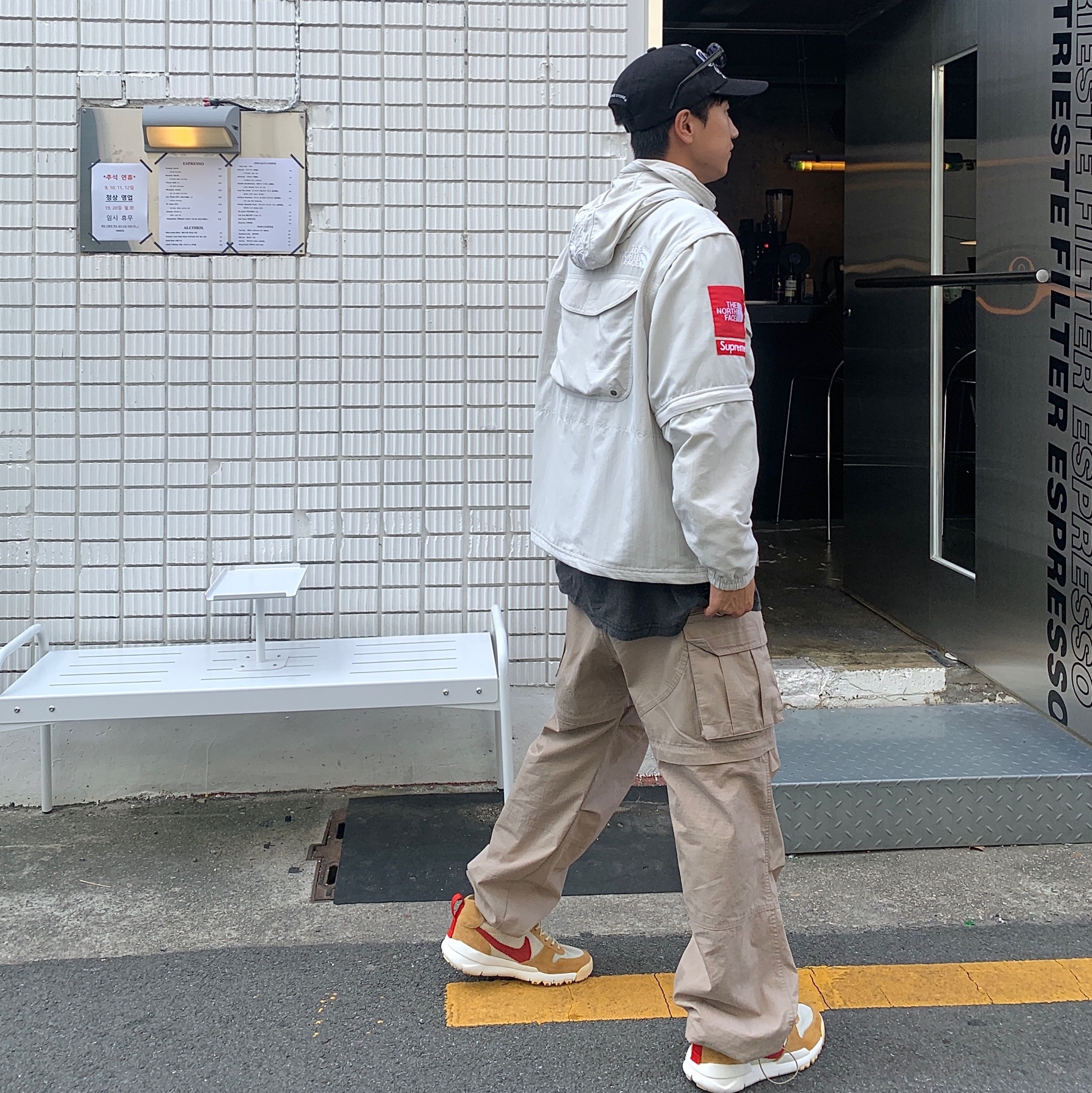 Supreme x The North Face Trekking Convertible Jacket Stone - 22SS 착용 스타일 - 2