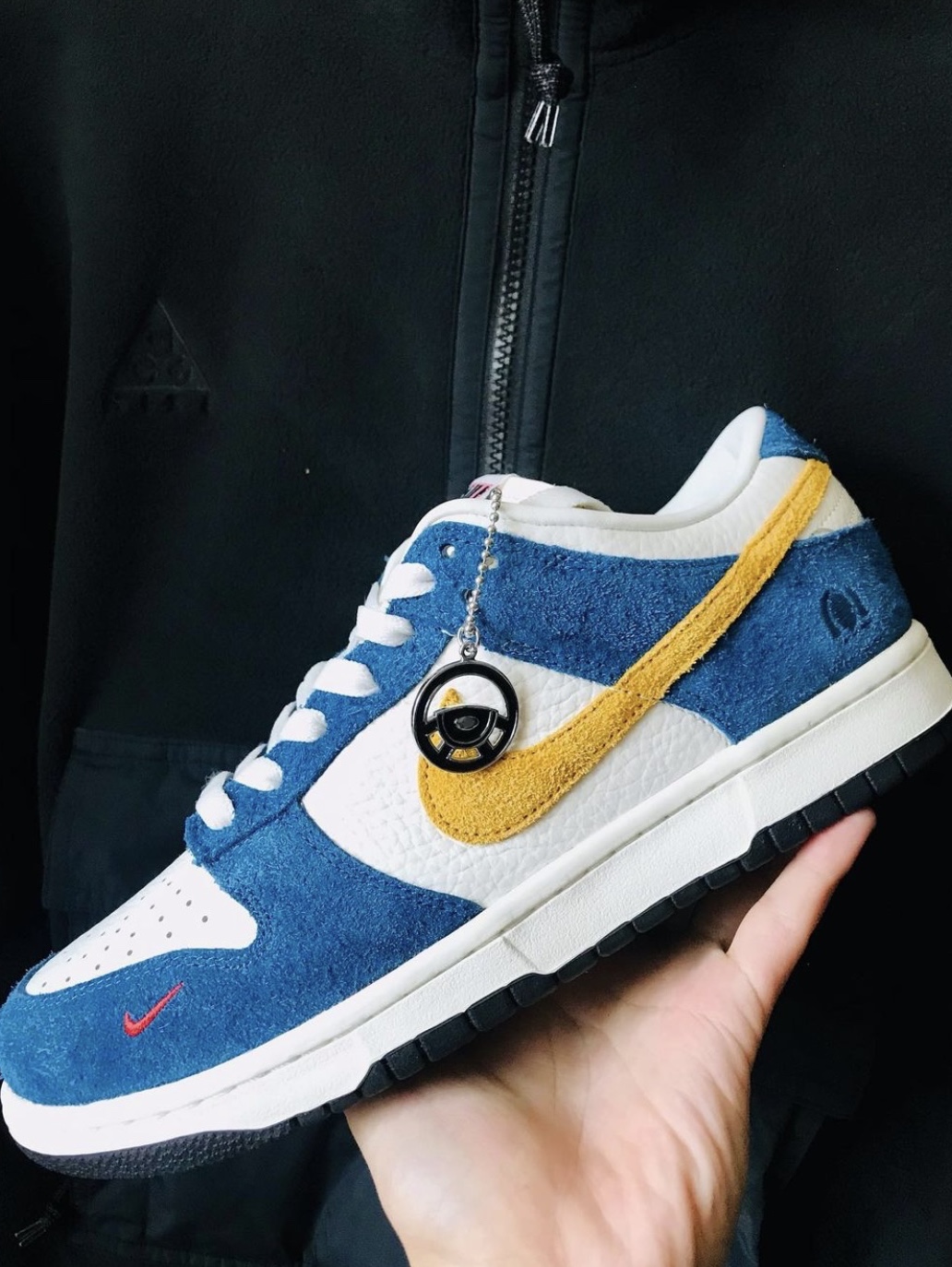 Nike x Kasina Dunk Low 80's Bus, Jordan 1 Retro High OG Black Mocha 착용 스타일 - 2