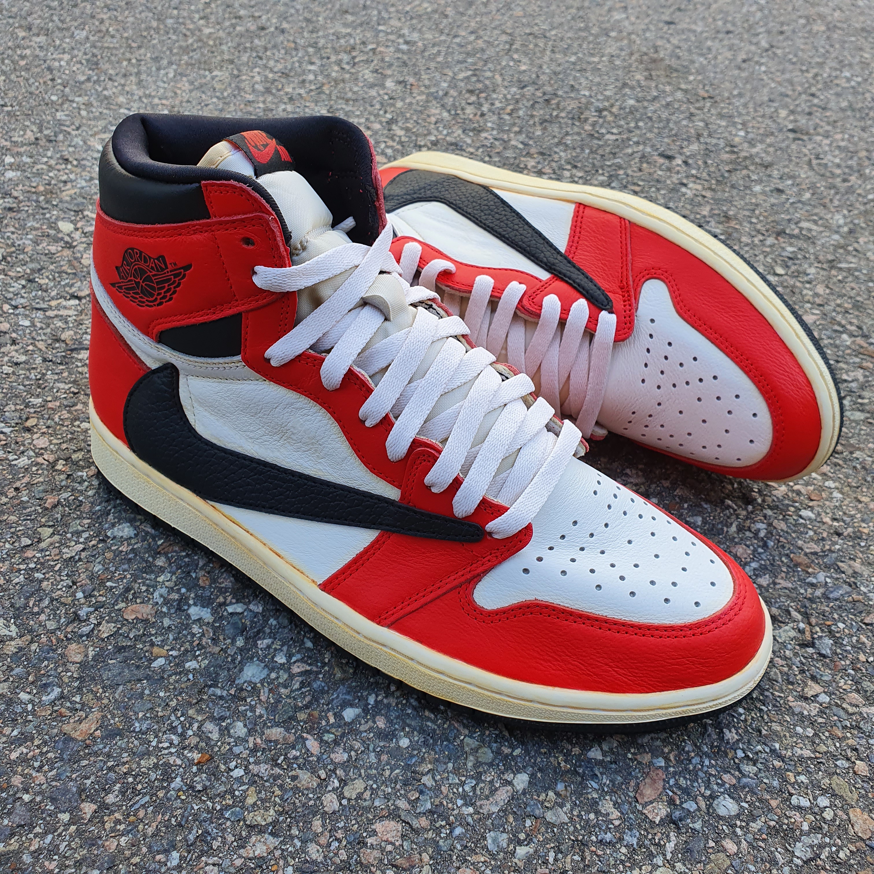 Jordan 1 Retro High OG Light Fusion Red 착용 스타일 - 2