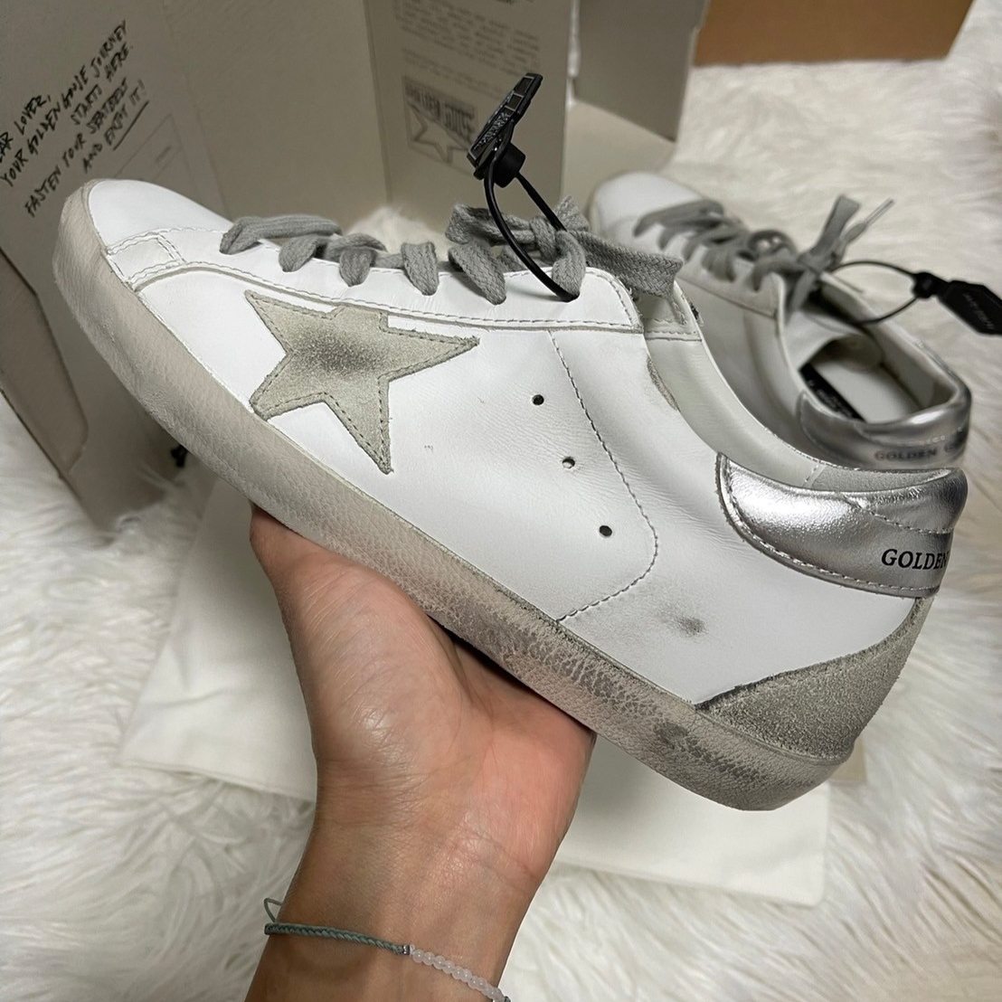 (W) Golden Goose Superstar White Silver Heel Tab Sneakers 착용 스타일 - 1