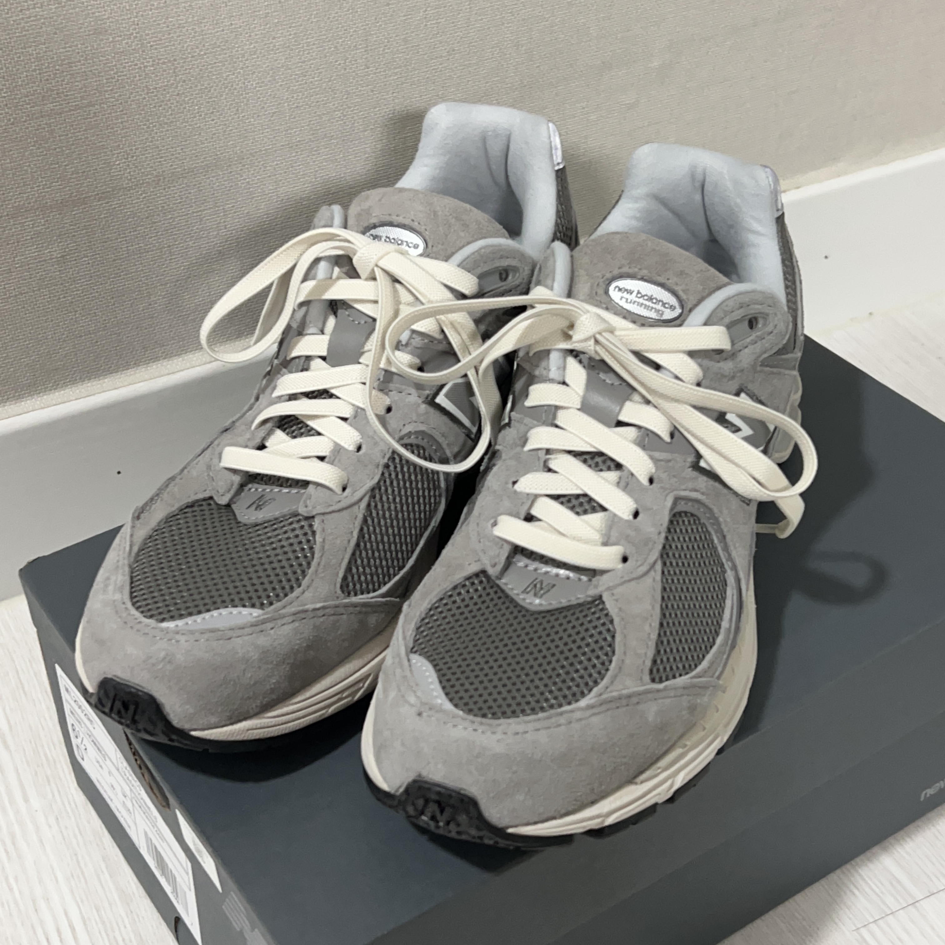 New Balance 2002R Grey 착용 스타일 - 2