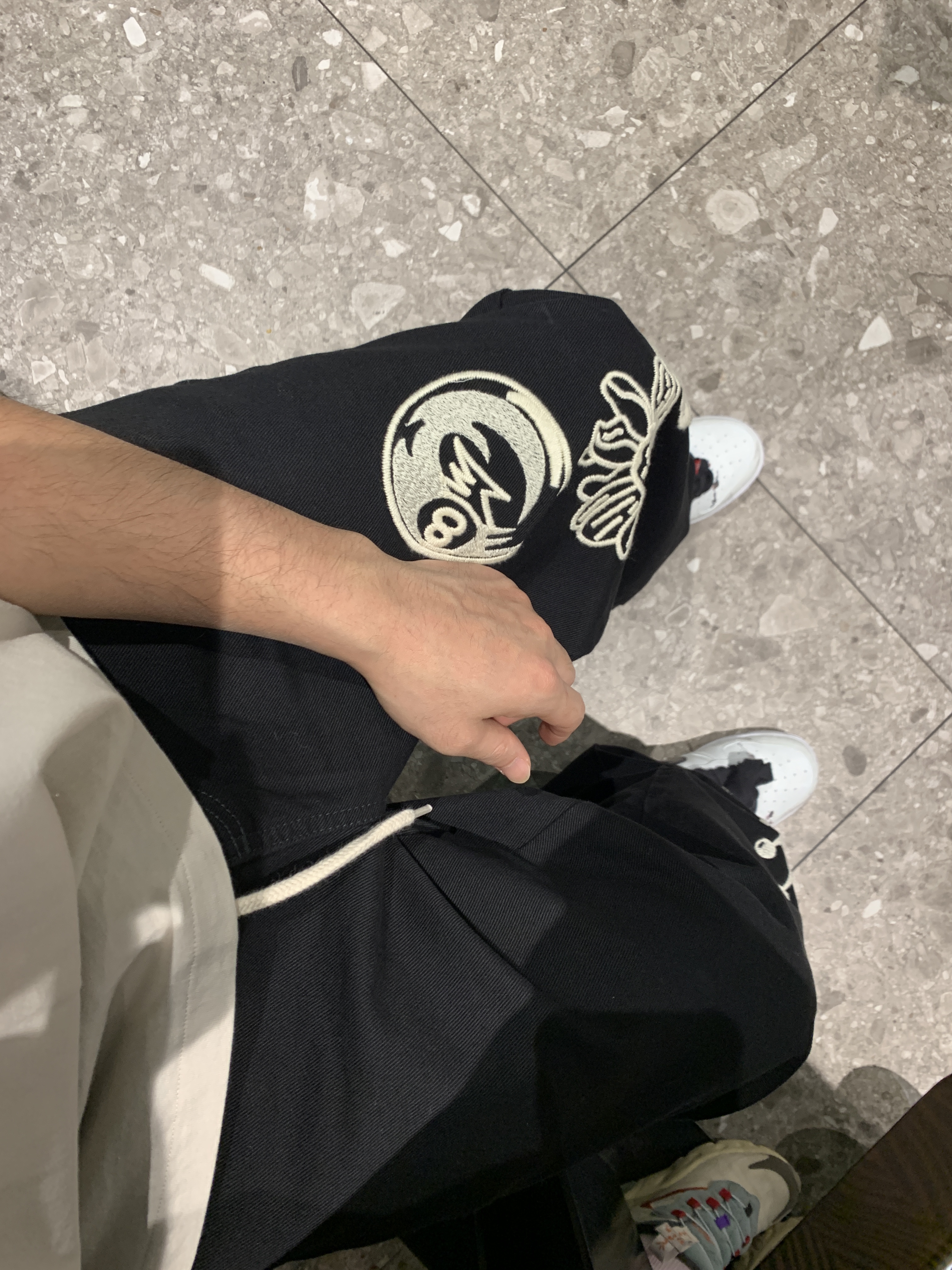 Supreme Washed Chino Twill Camp Cap Black, Supreme x Stone Island Cotton Cordura Shell Jacket Black - 22SS 착용 스타일 - 2