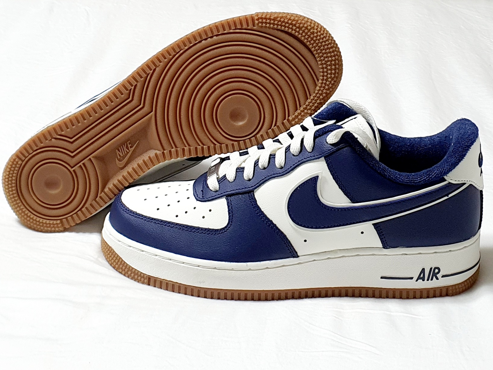 Nike Air Force 1 '07 LV8 Midnight Navy 착용 스타일 - 5