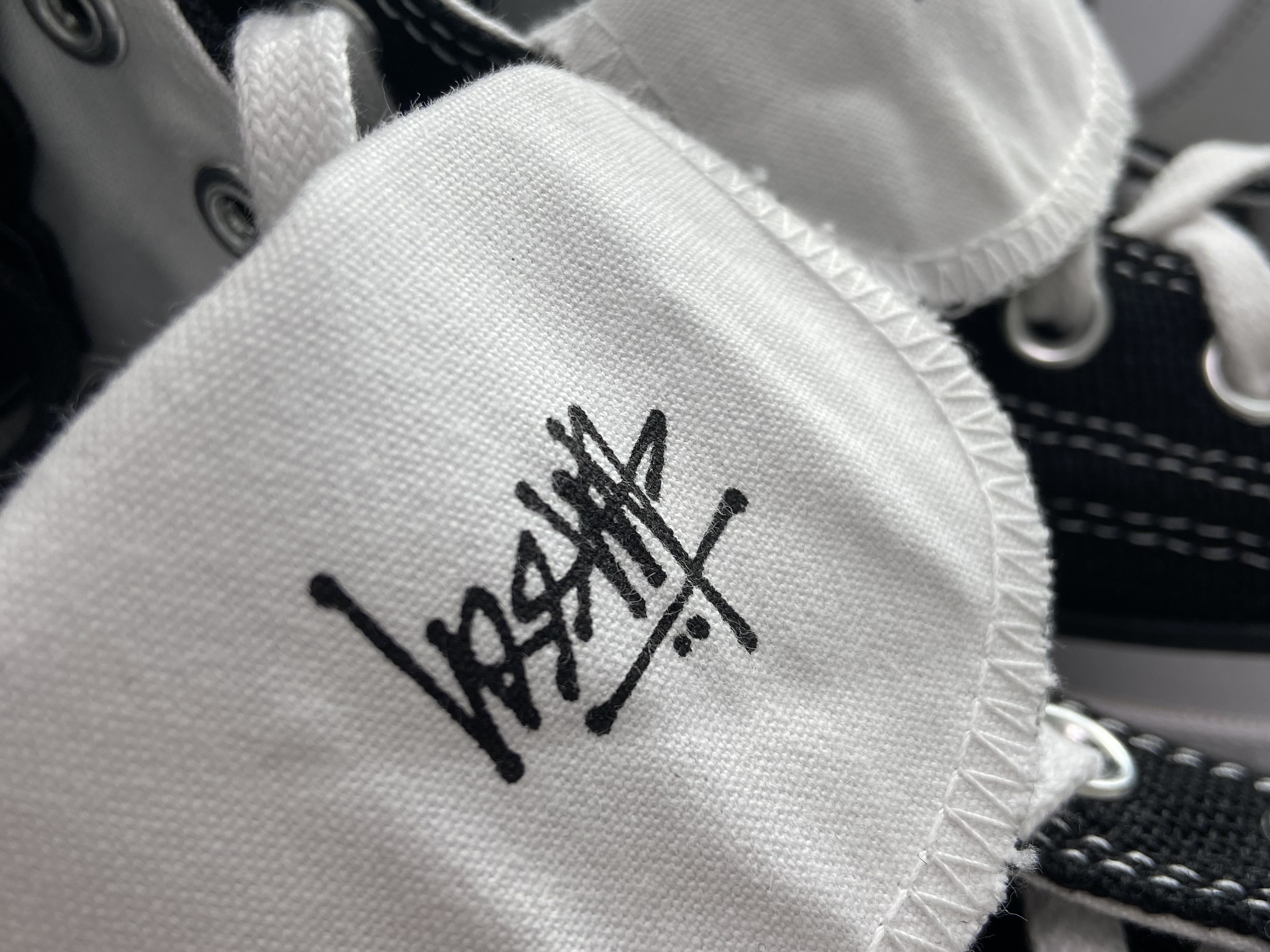 Converse x Stussy Chuck 70 High Black, Stussy World Tour Hoodie Black 2022 착용 스타일 - 1