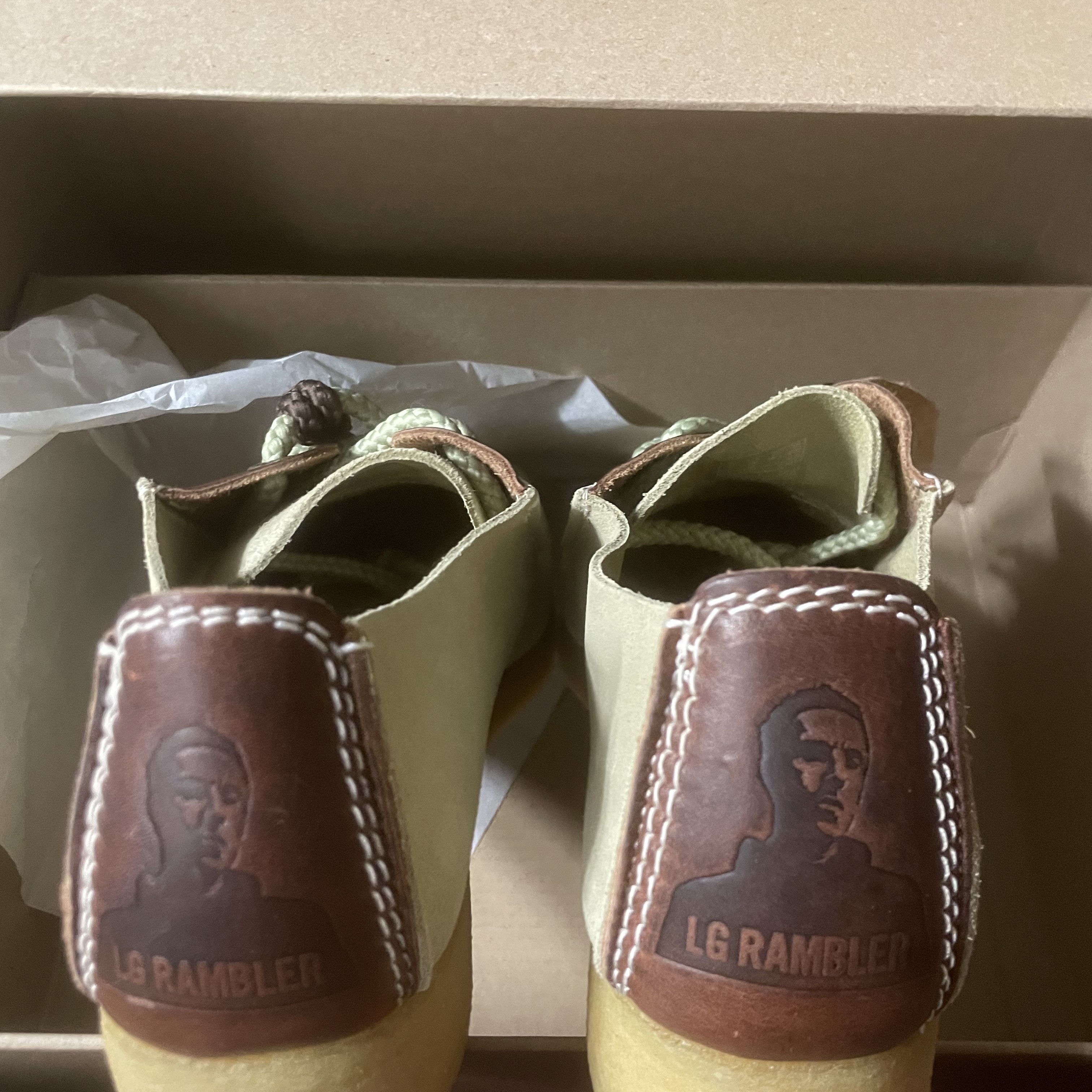 Clarks x Liam Gallagher LG Rambler Maple Suede 착용 스타일 - 3