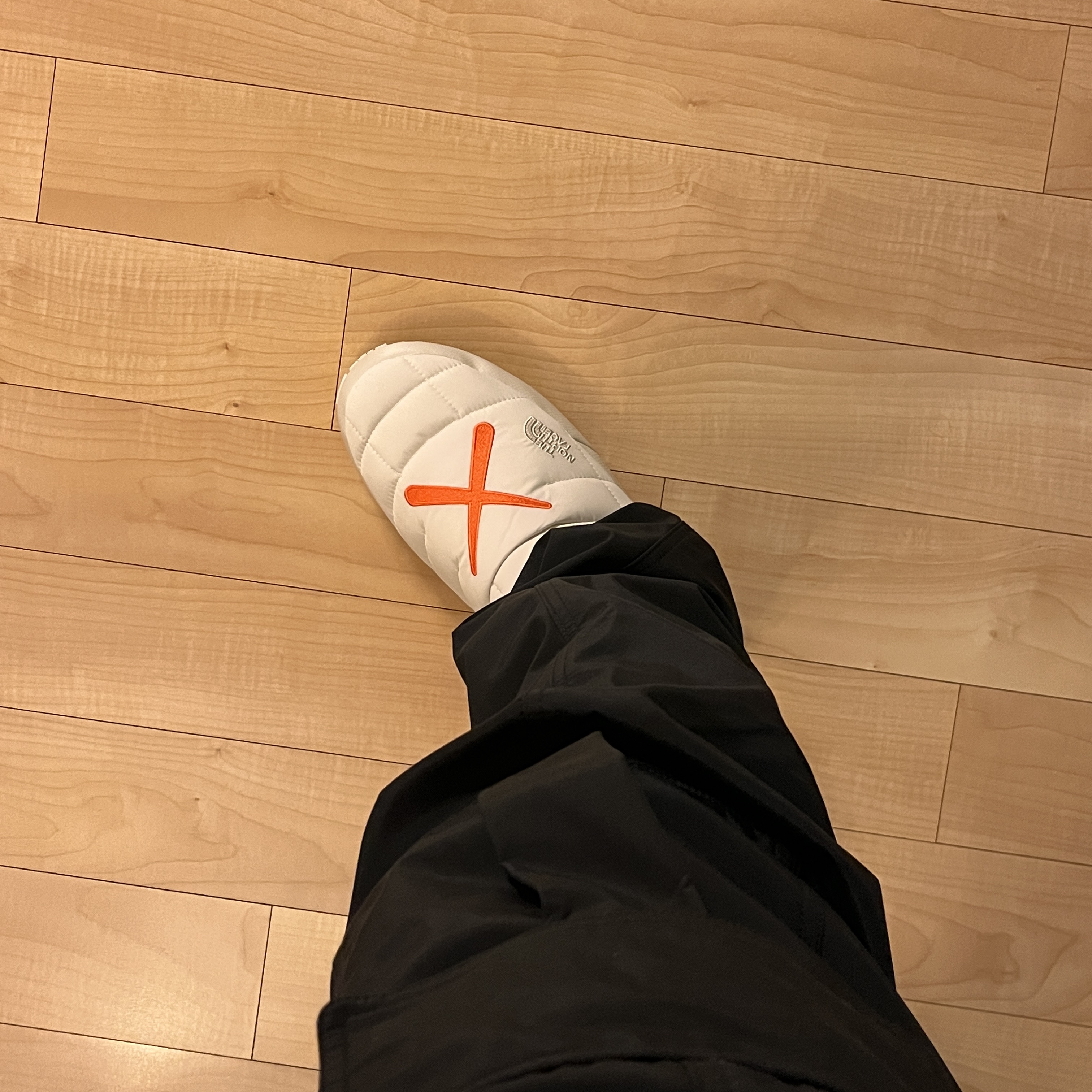 The North Face x Kaws Thermoball Traction Mule VS Moonlight Ivory Orange - 22FW 착용 스타일 - 3