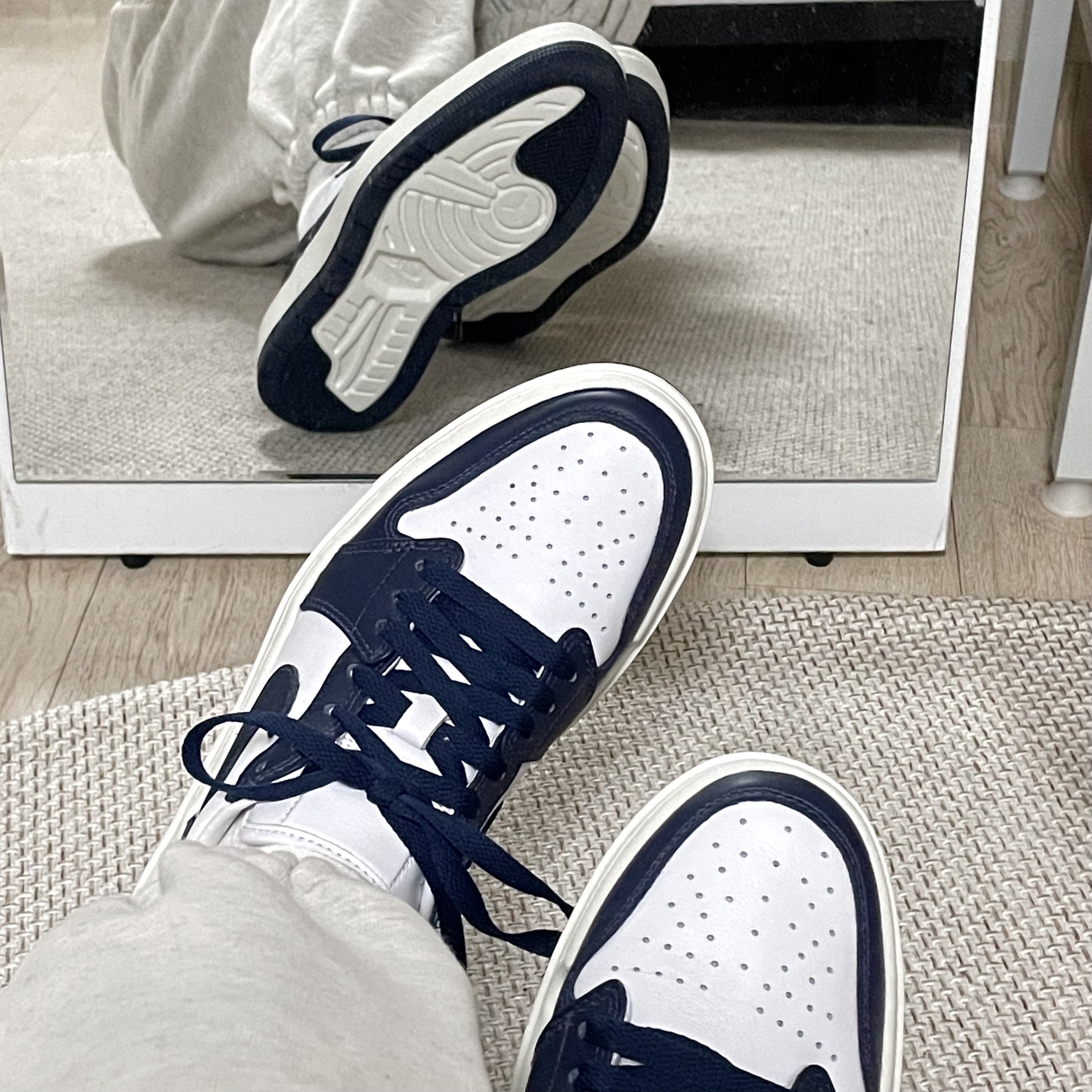 (W) Jordan 1 Elevate Low Midnight Navy 착용 스타일 - 3