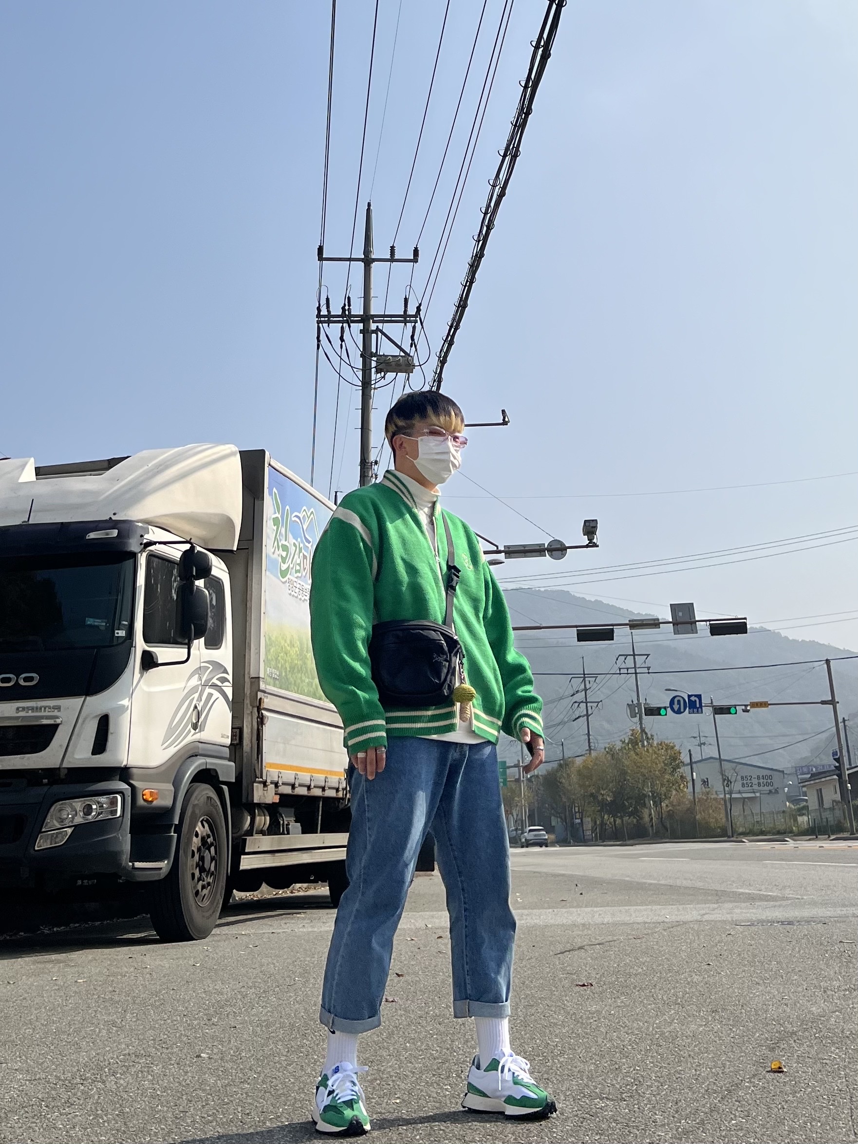 New Balance 327 Varsity Green, Arc'teryx Mantis 2 Waistpack Black 착용 스타일 - 3