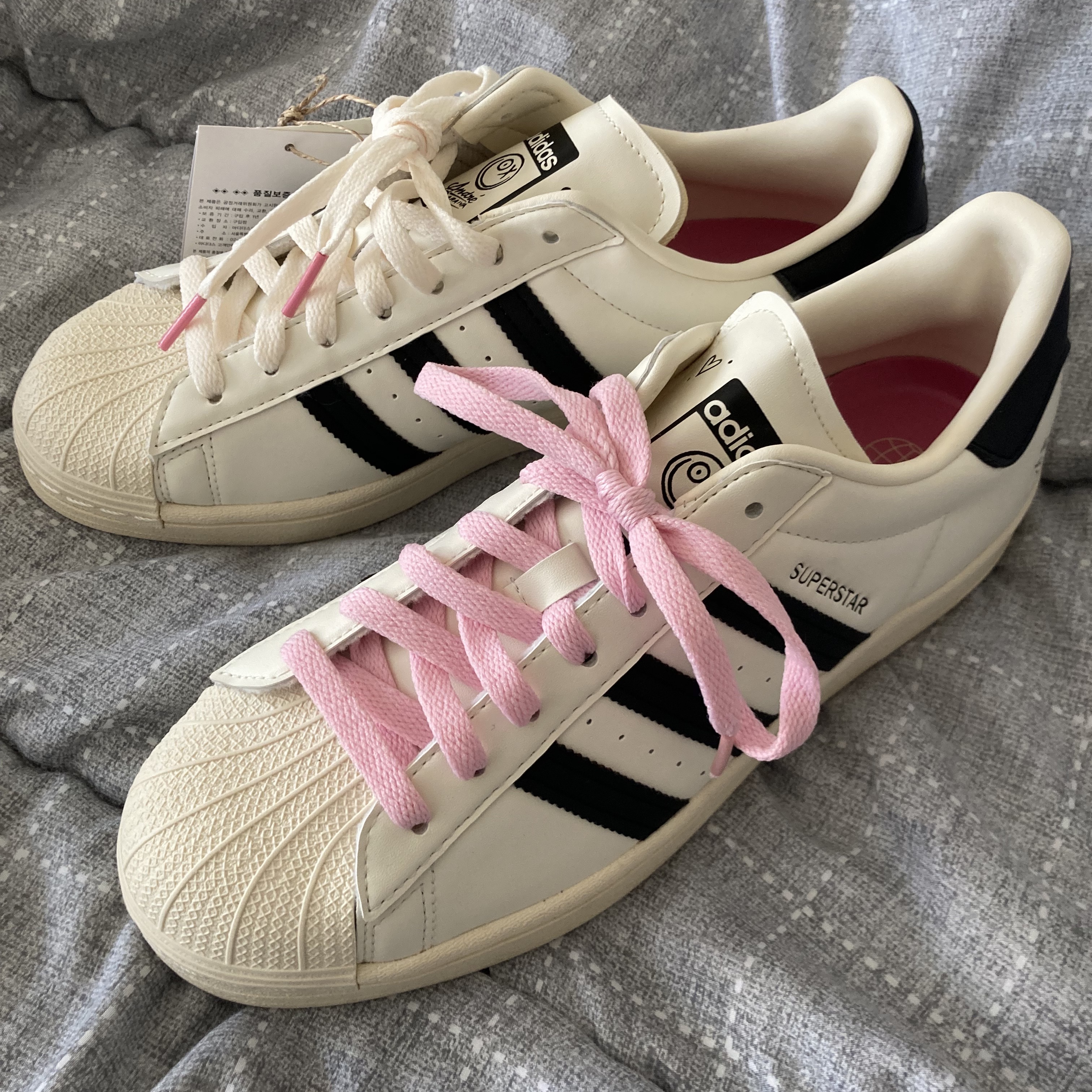 Adidas x Andre Saraiva Superstar Cream White Core Black 착용 스타일 - 4