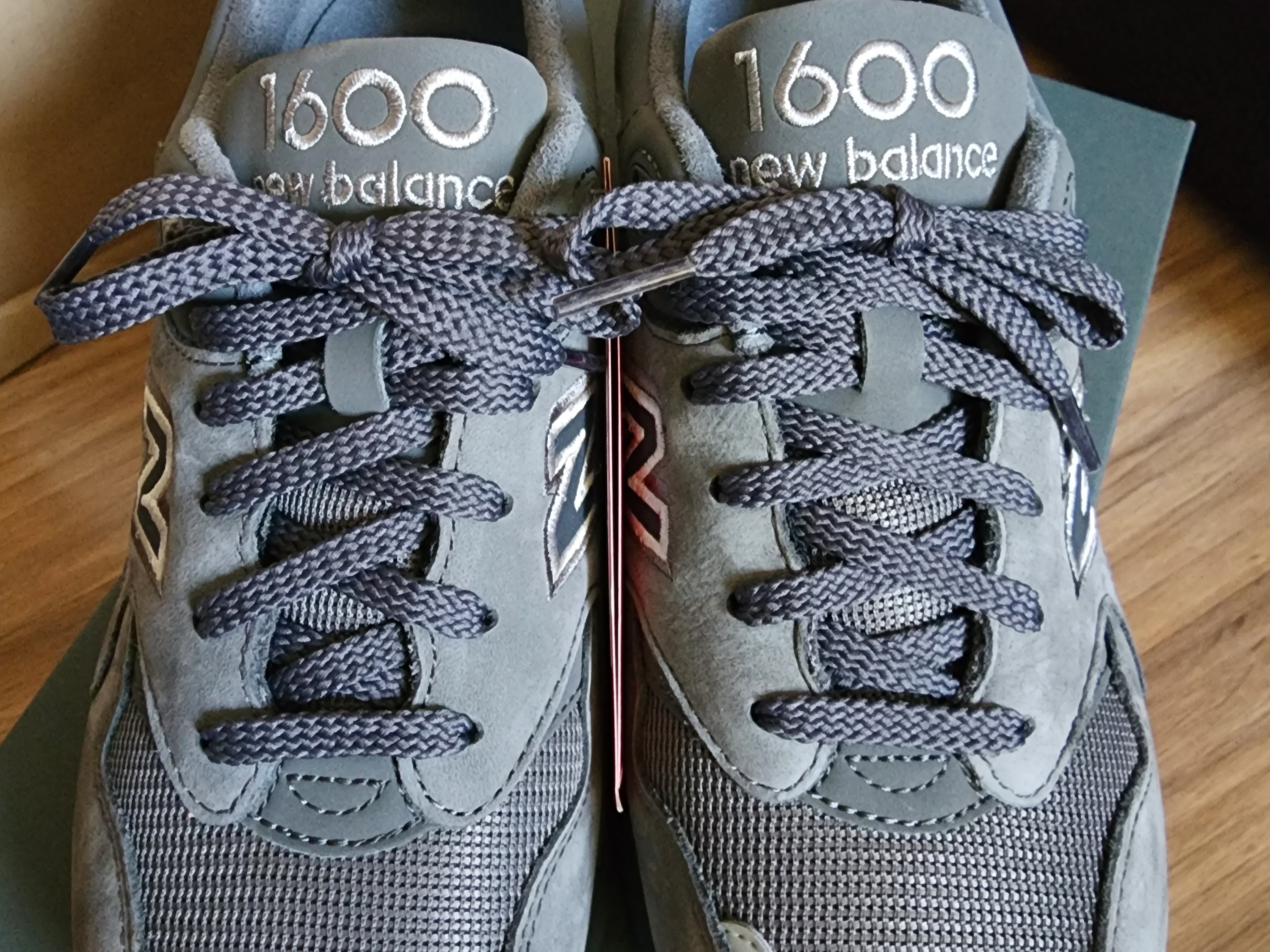 New Balance 1600 Dark Grey, New Balance 1600 Legacy Grey 착용 스타일 - 2