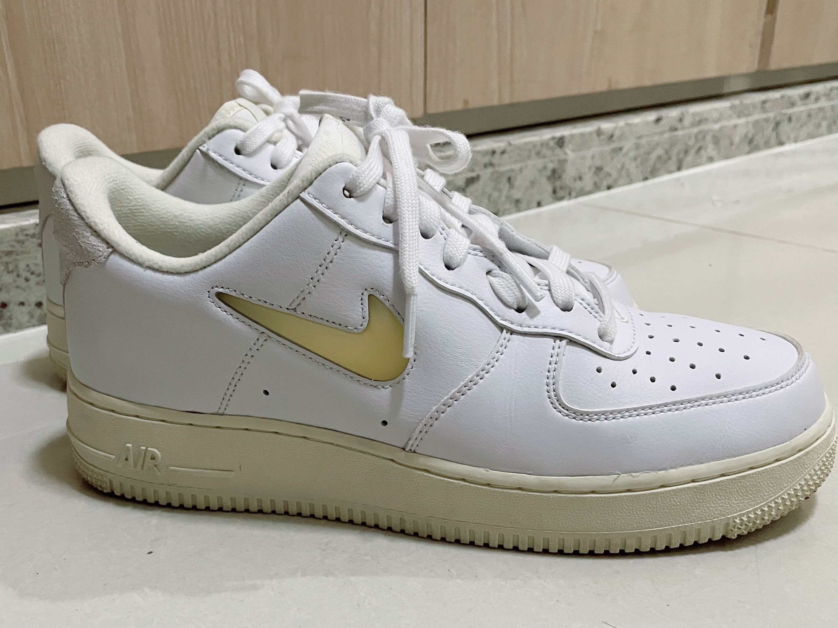 Nike Air Force 1 '07 LX Pale Vanilla 착용 스타일