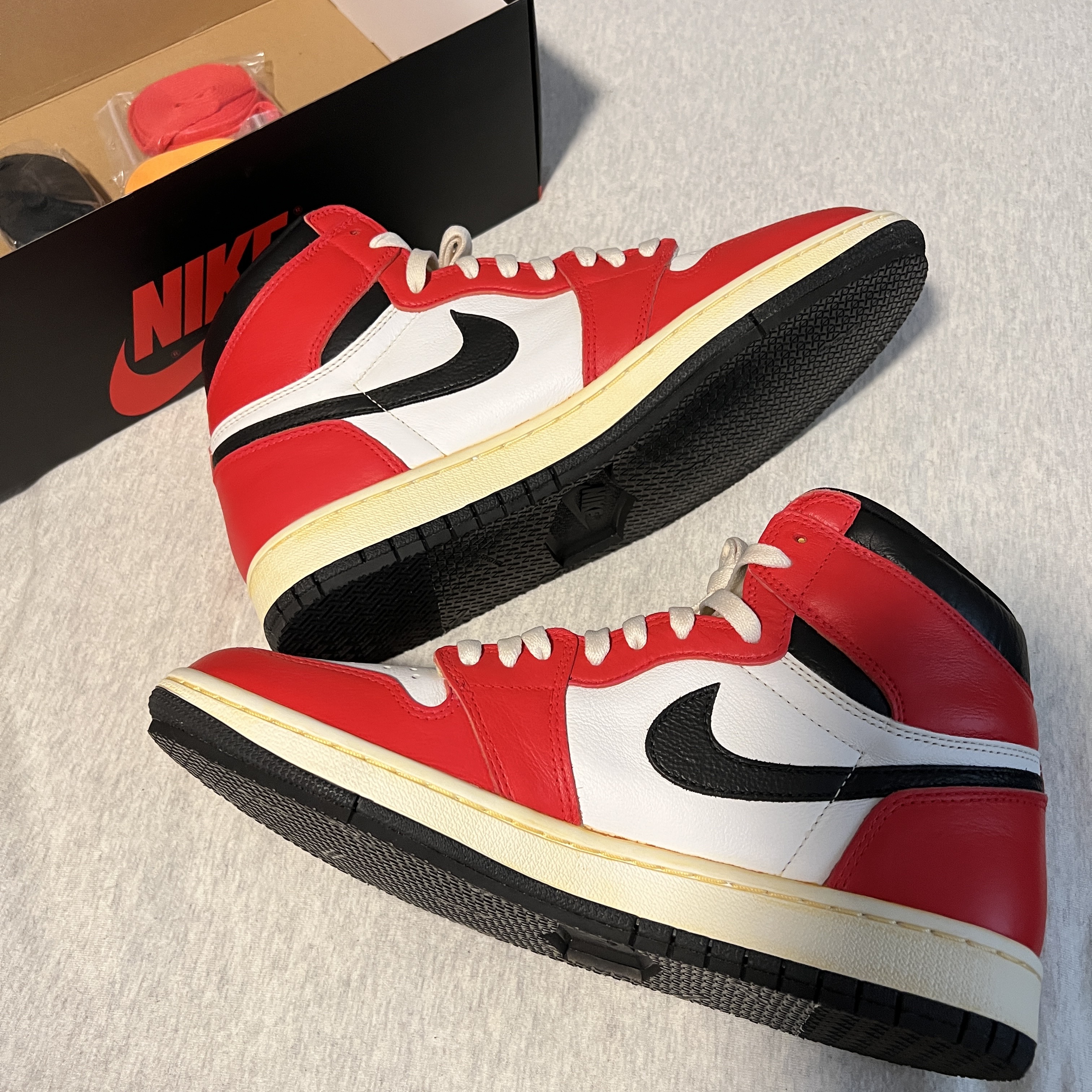 Jordan 1 Retro High OG Light Fusion Red 착용 스타일 - 3