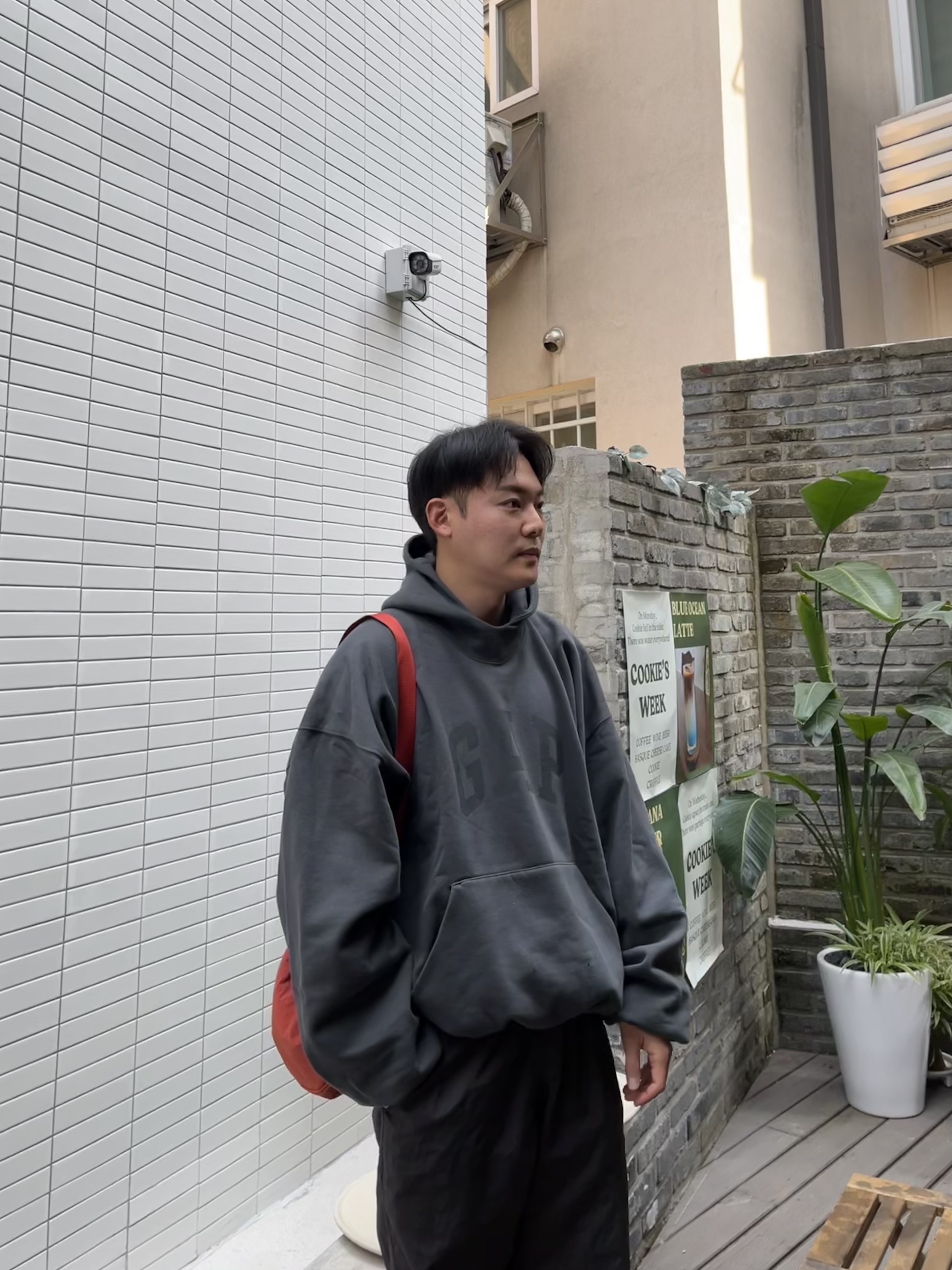 Maison Margiela Replica Paint Runners Blue, Yeezy Gap Engineered By Balenciaga Dove Hoodie Black 착용 스타일 - 2