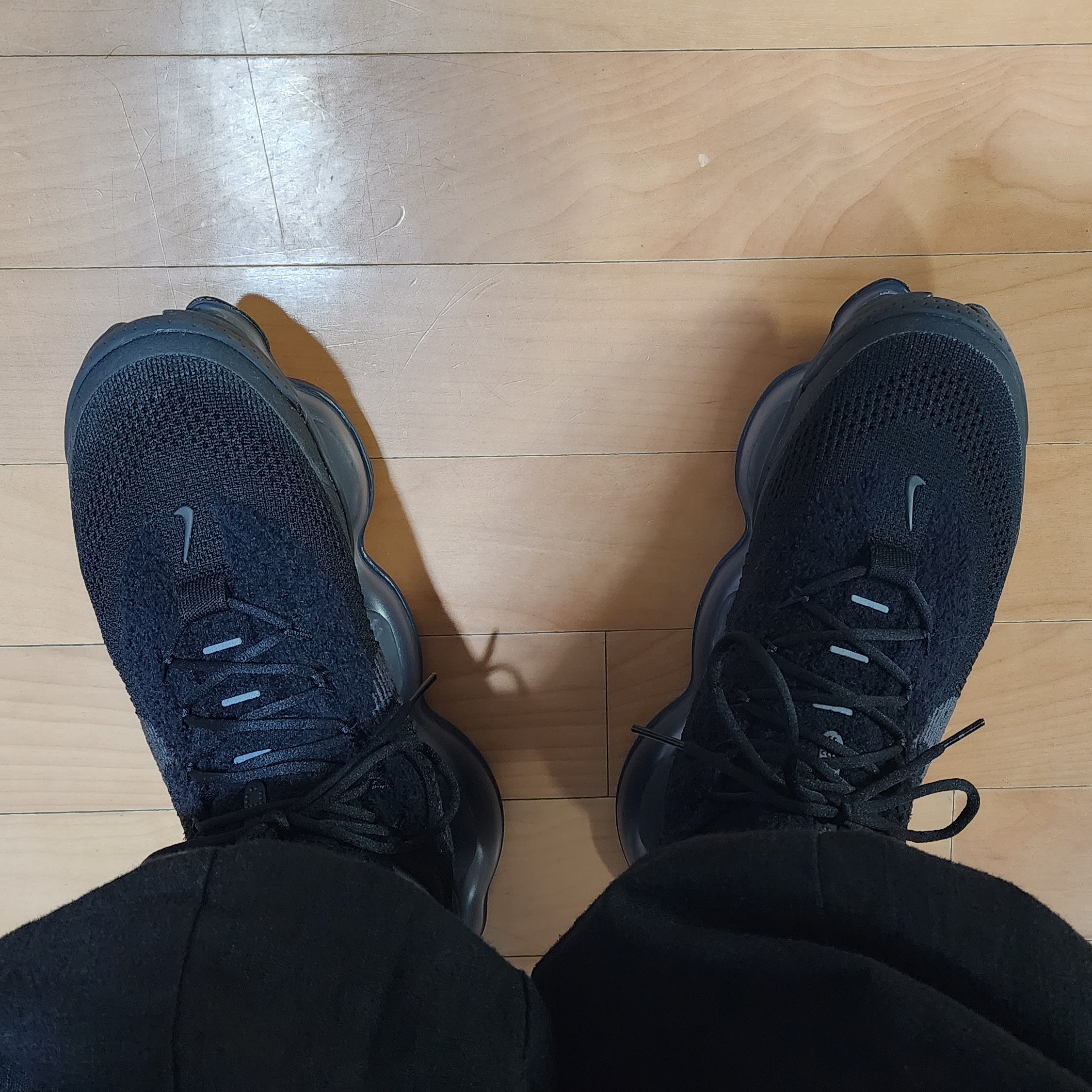 Nike Air Max Scorpion Flyknit Black Anthracite 착용 스타일 - 2