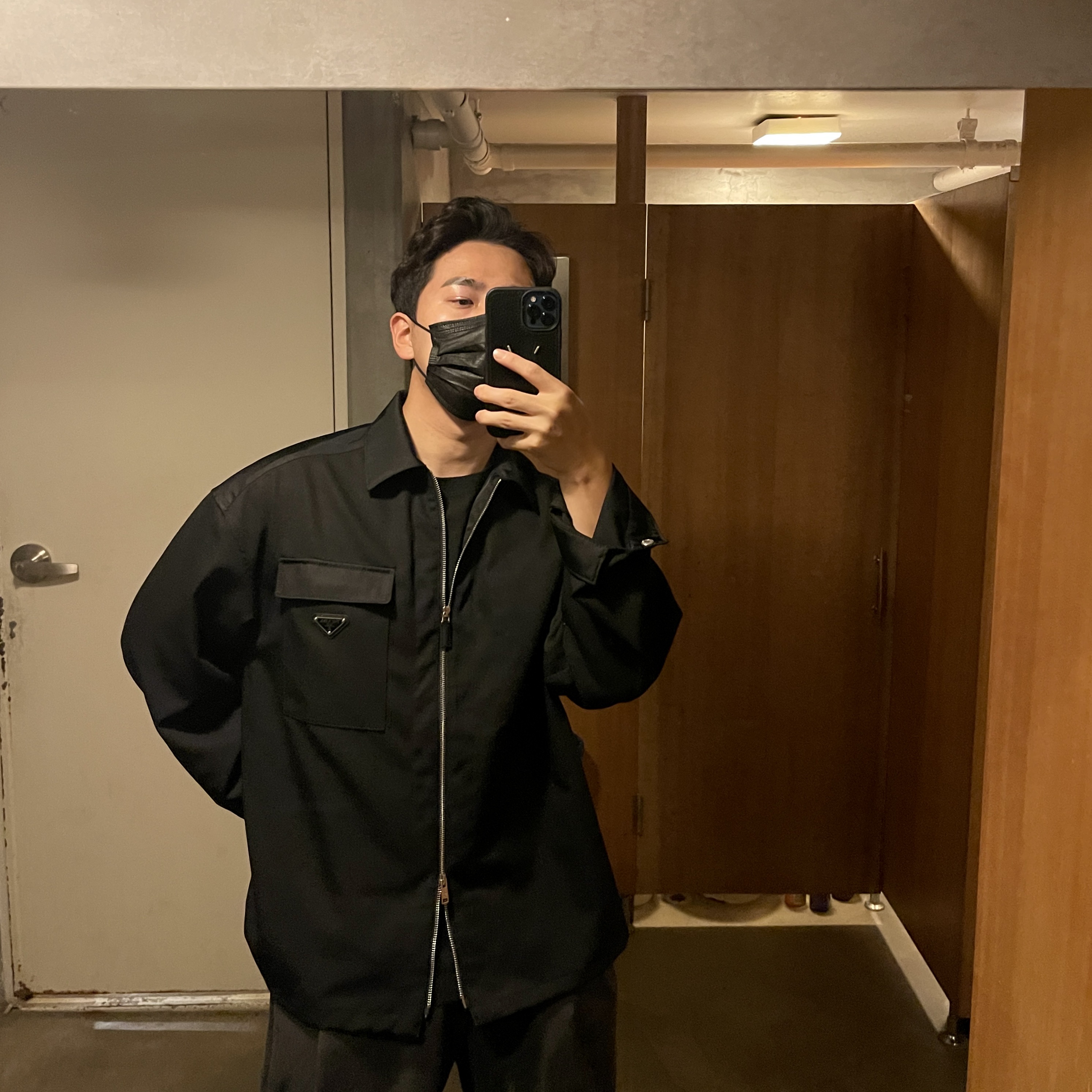 Prada Re-Nylon Shirt Black 착용 스타일