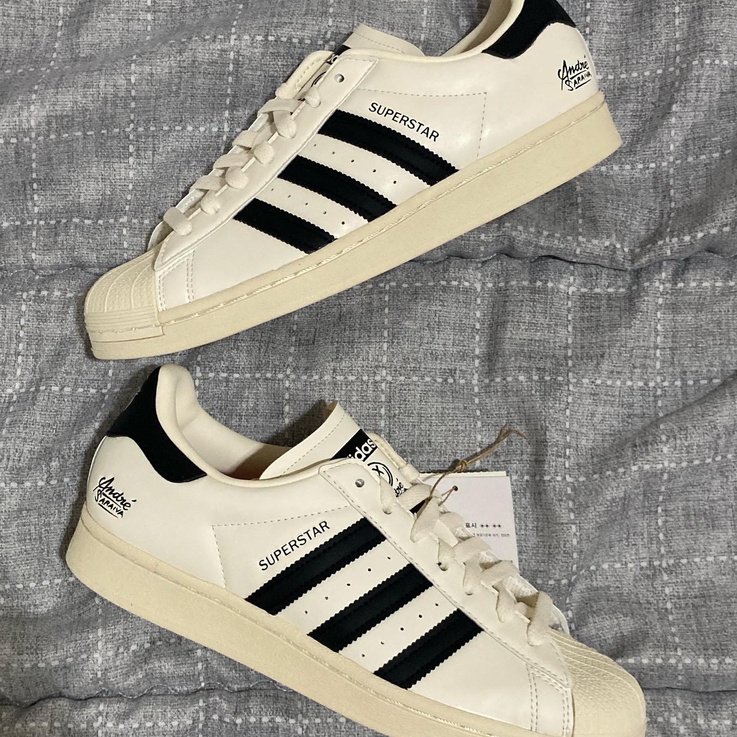 Adidas x Andre Saraiva Superstar Cream White Core Black 착용 스타일 - 2