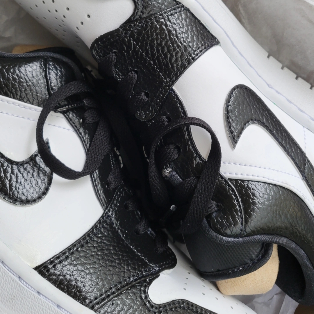 Jordan 1 Low Triple White Tumbled Leather 2020 착용 스타일 - 1