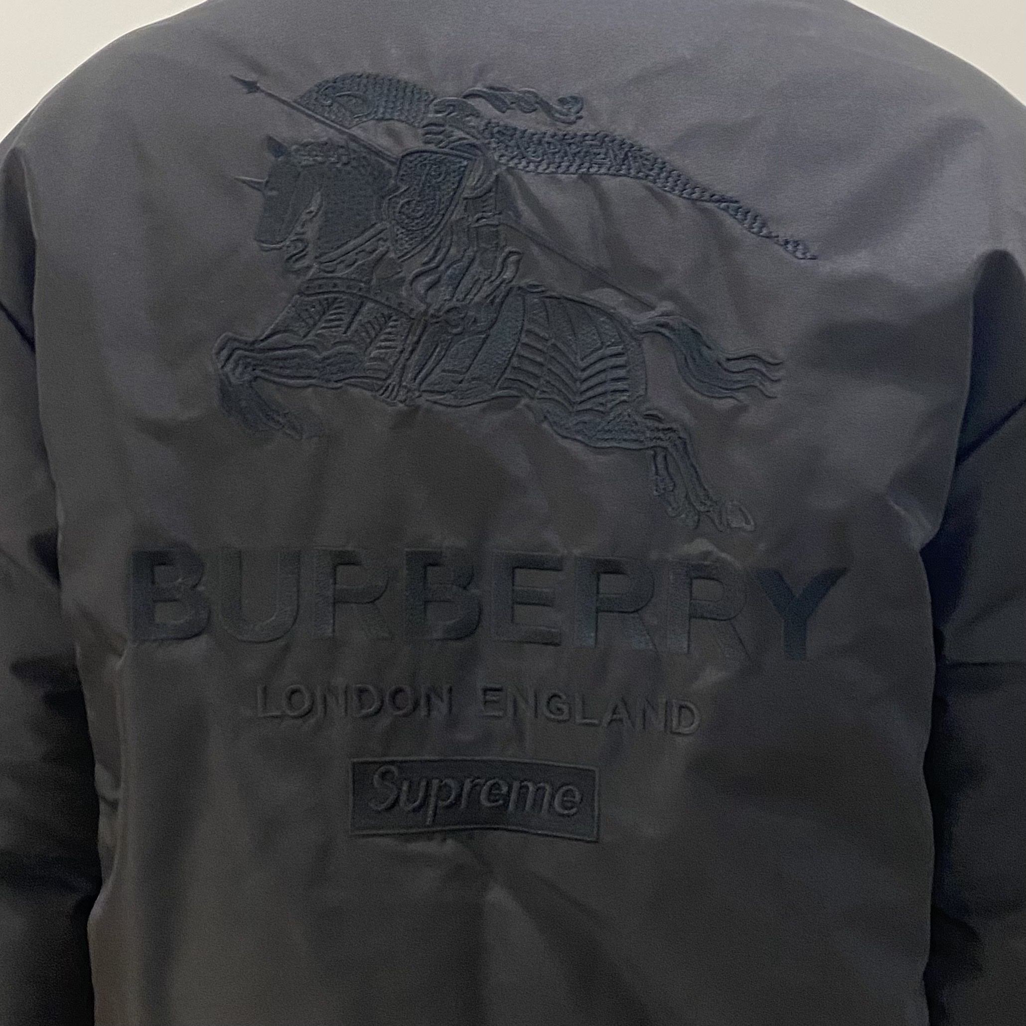 Supreme x Burberry Shearling Collar Down Puffer Jacket Black - 22SS 착용 스타일