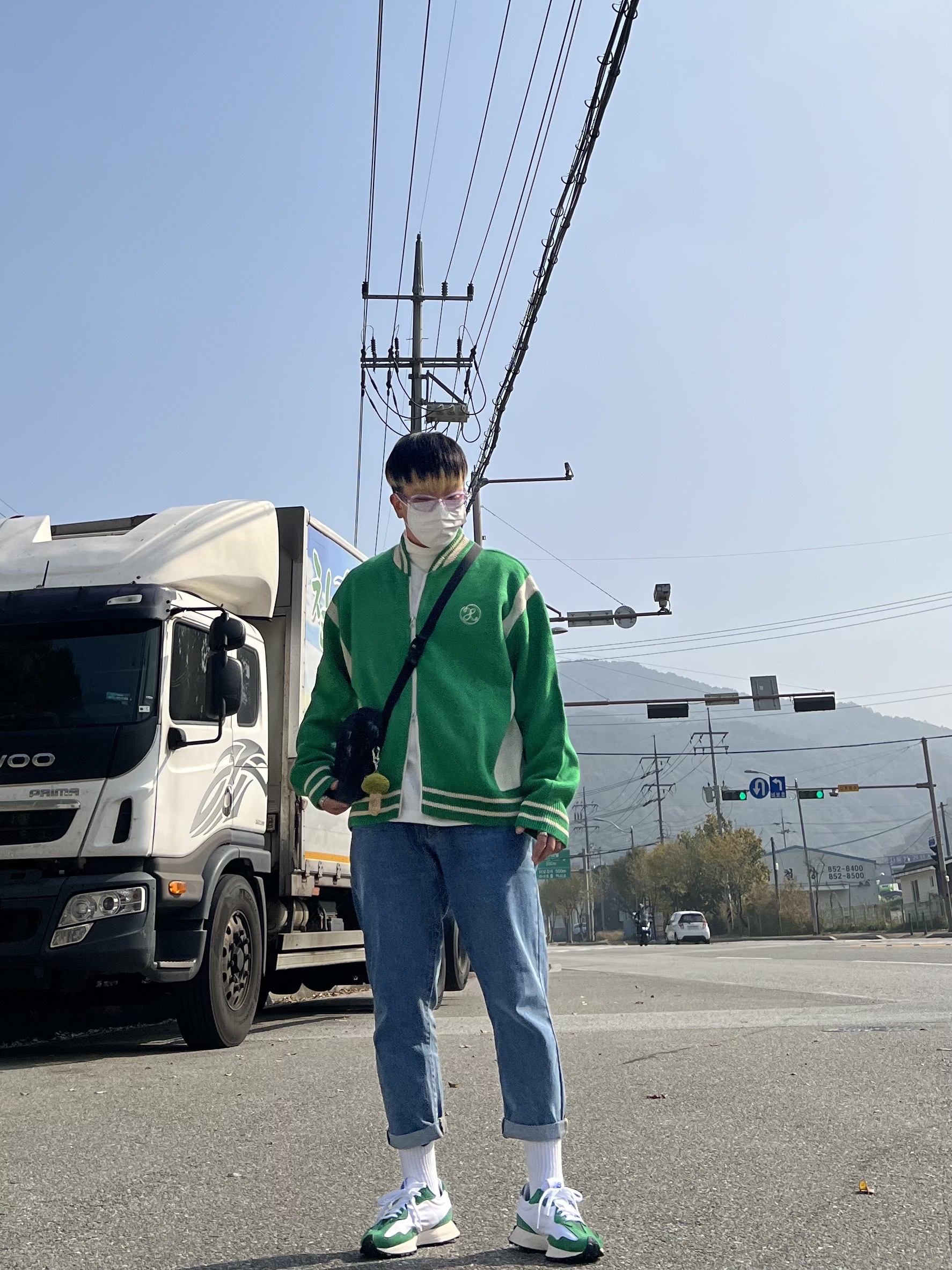 New Balance 327 Varsity Green, Arc'teryx Mantis 2 Waistpack Black 착용 스타일 - 1