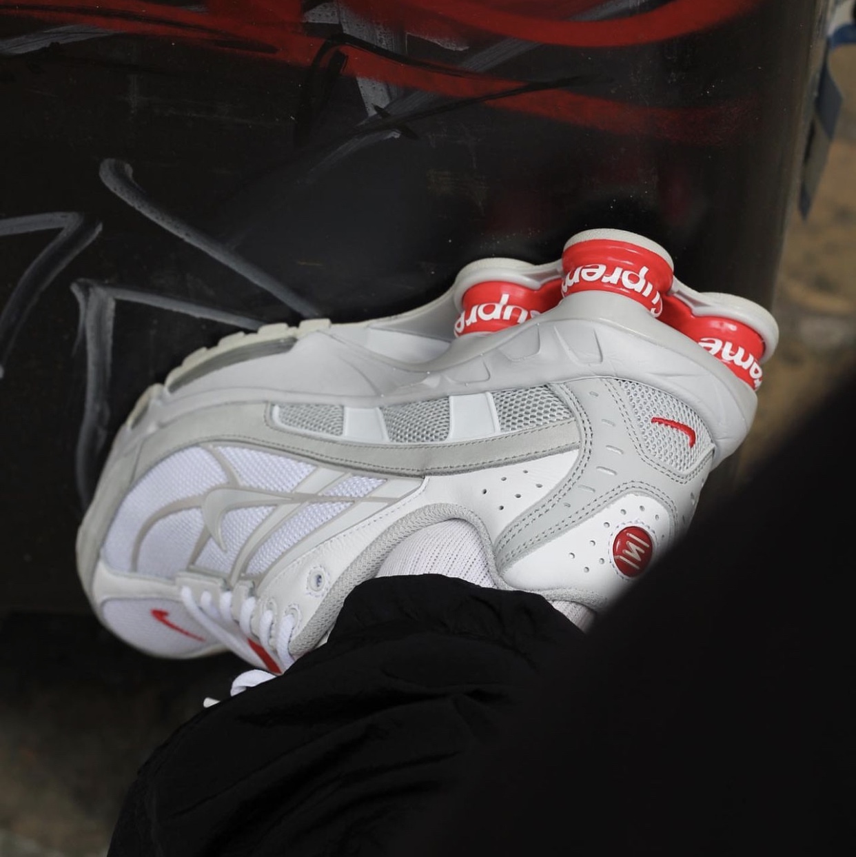 Nike x Supreme Shox Ride 2 SP White 착용 스타일 - 1