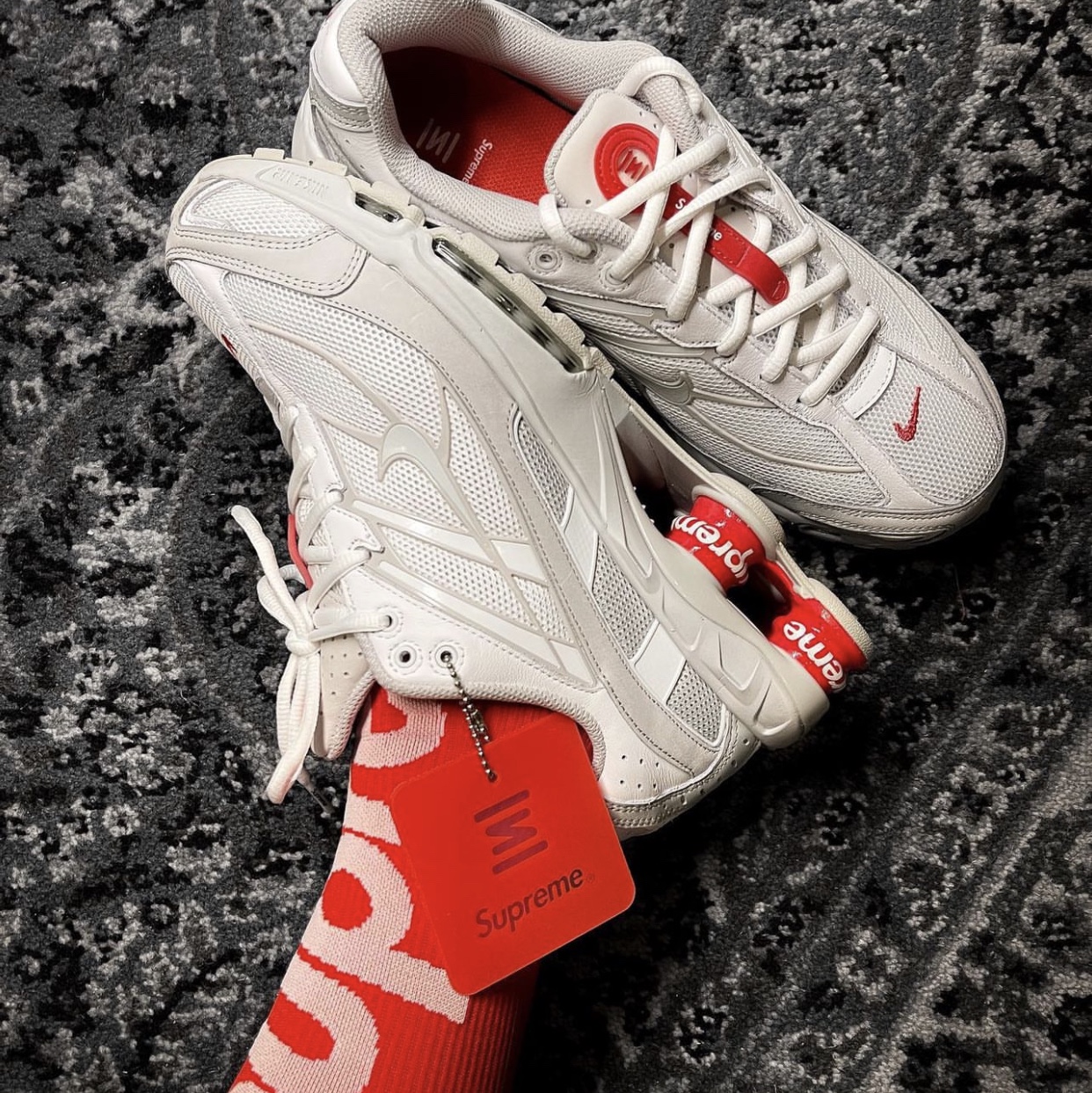 Nike x Supreme Shox Ride 2 SP White 착용 스타일 - 3