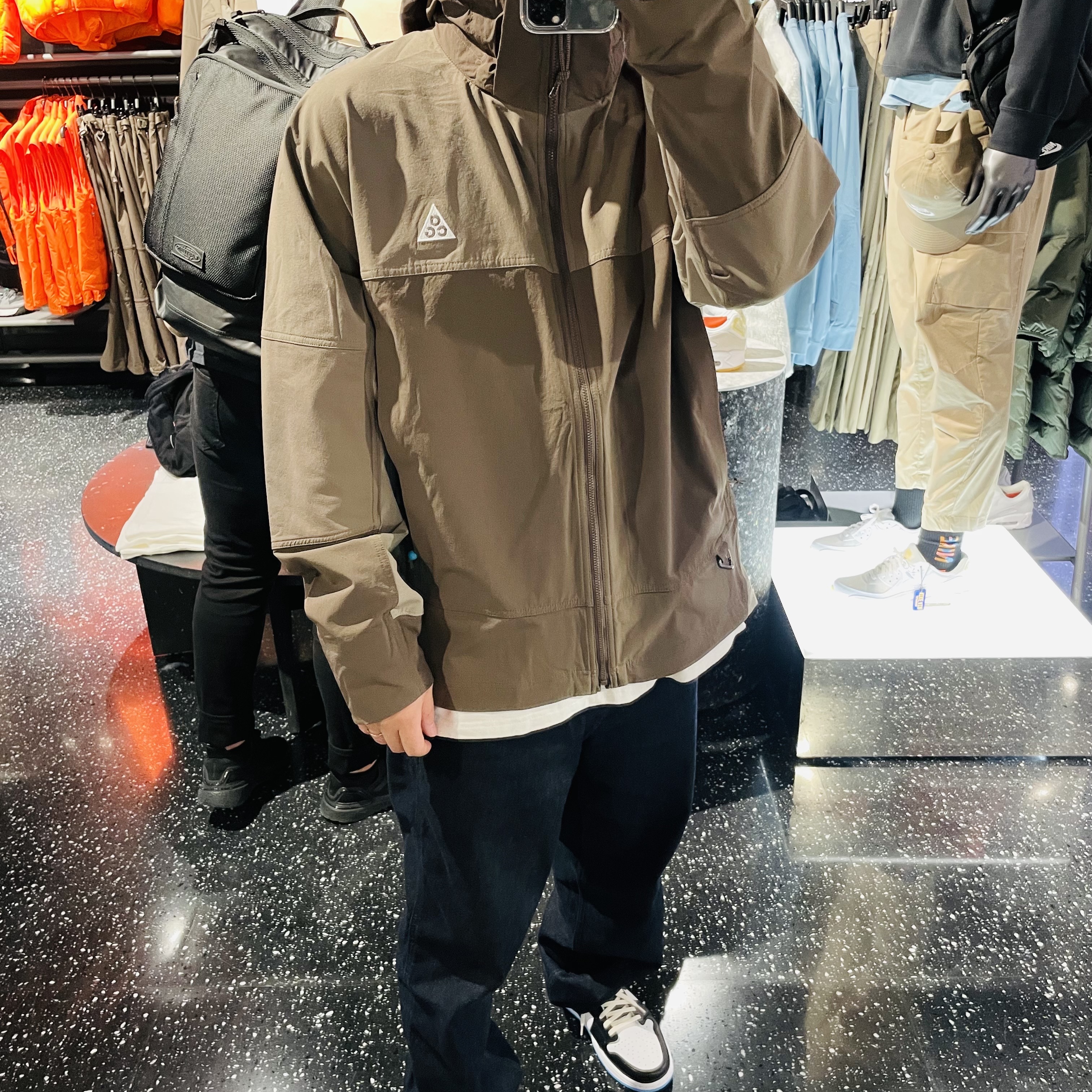 Nike ACG Sun Farer Jacket Ironstone - Asia, Jordan 1 Retro Low OG Black and Dark Powder Blue 착용 스타일