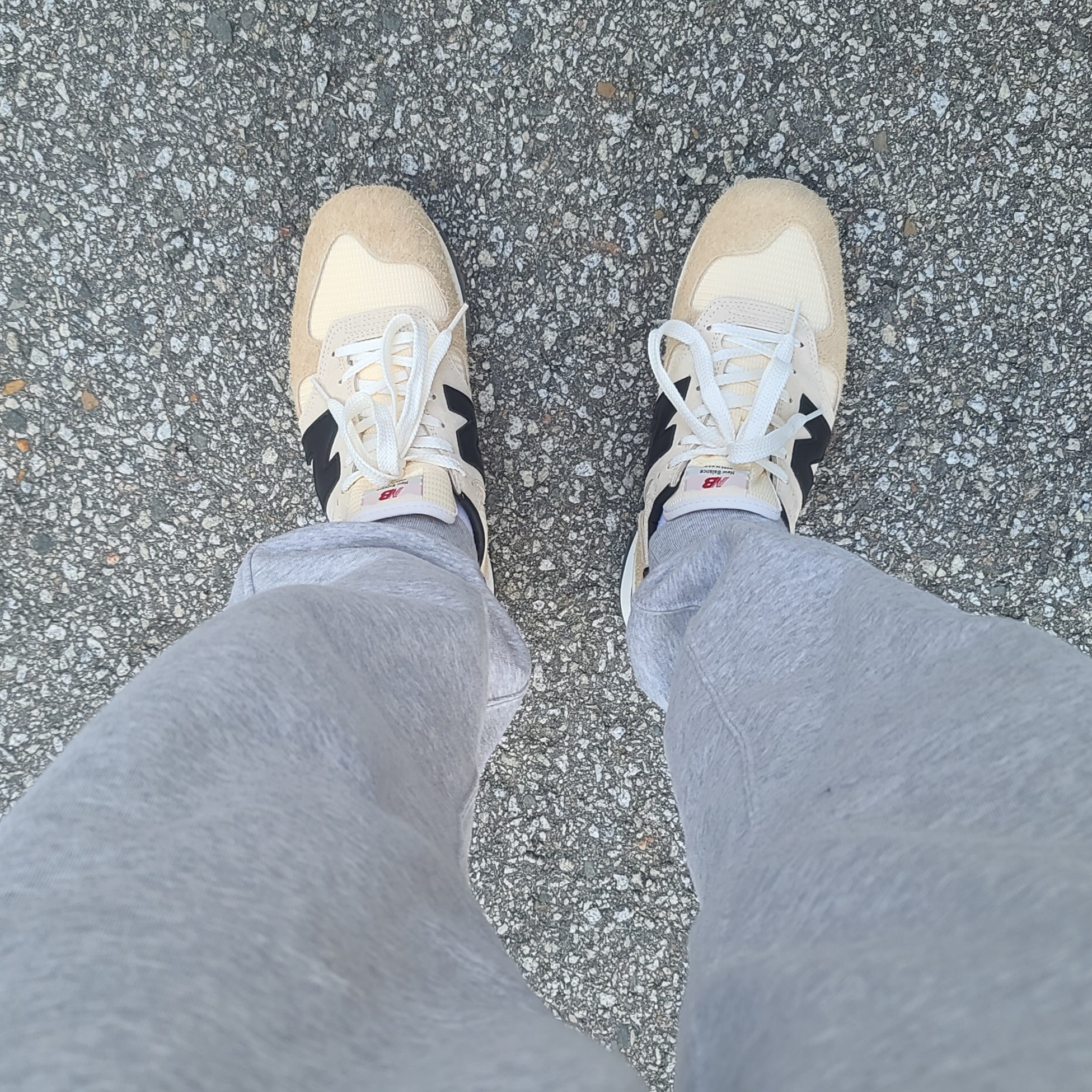 New Balance 990v1 Made in USA Incense Macadamia Nut 착용 스타일