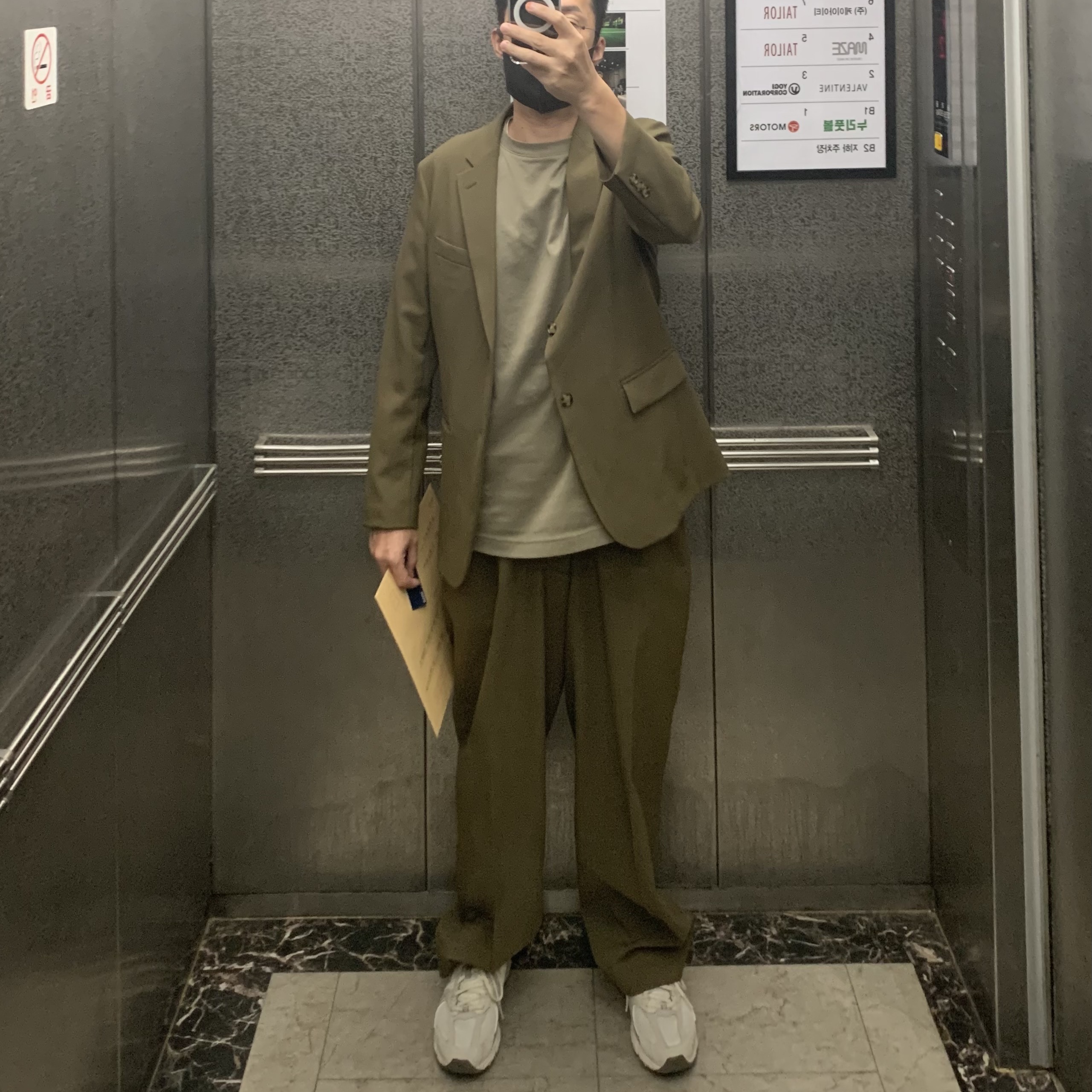 Uniqlo x Marni Wide Fit Pleated Trousers Olive, Uniqlo x Marni Tailored Jacket Olive 착용 스타일