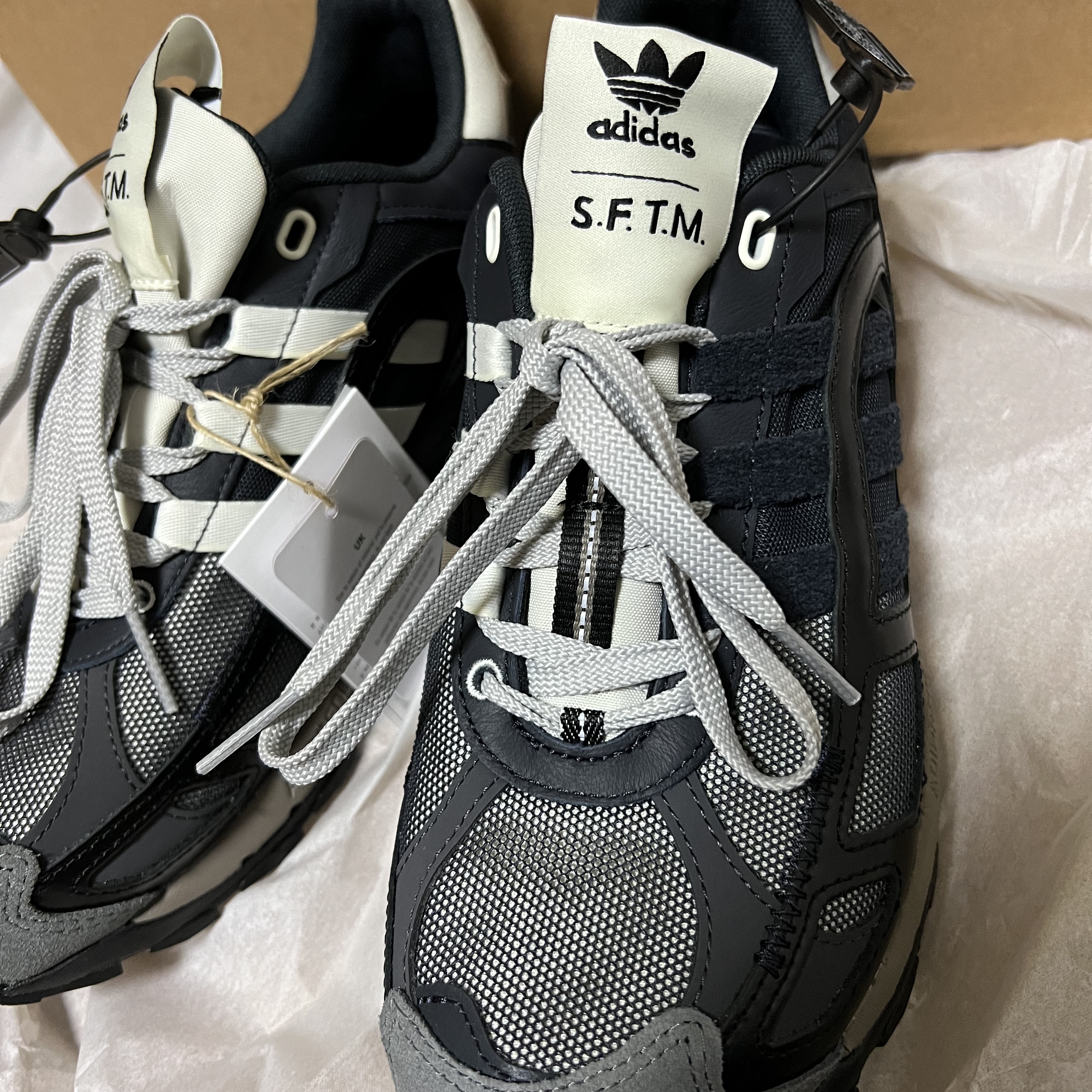 Adidas x Song for the Mute Shadowturf Core Black Night Grey 착용 스타일