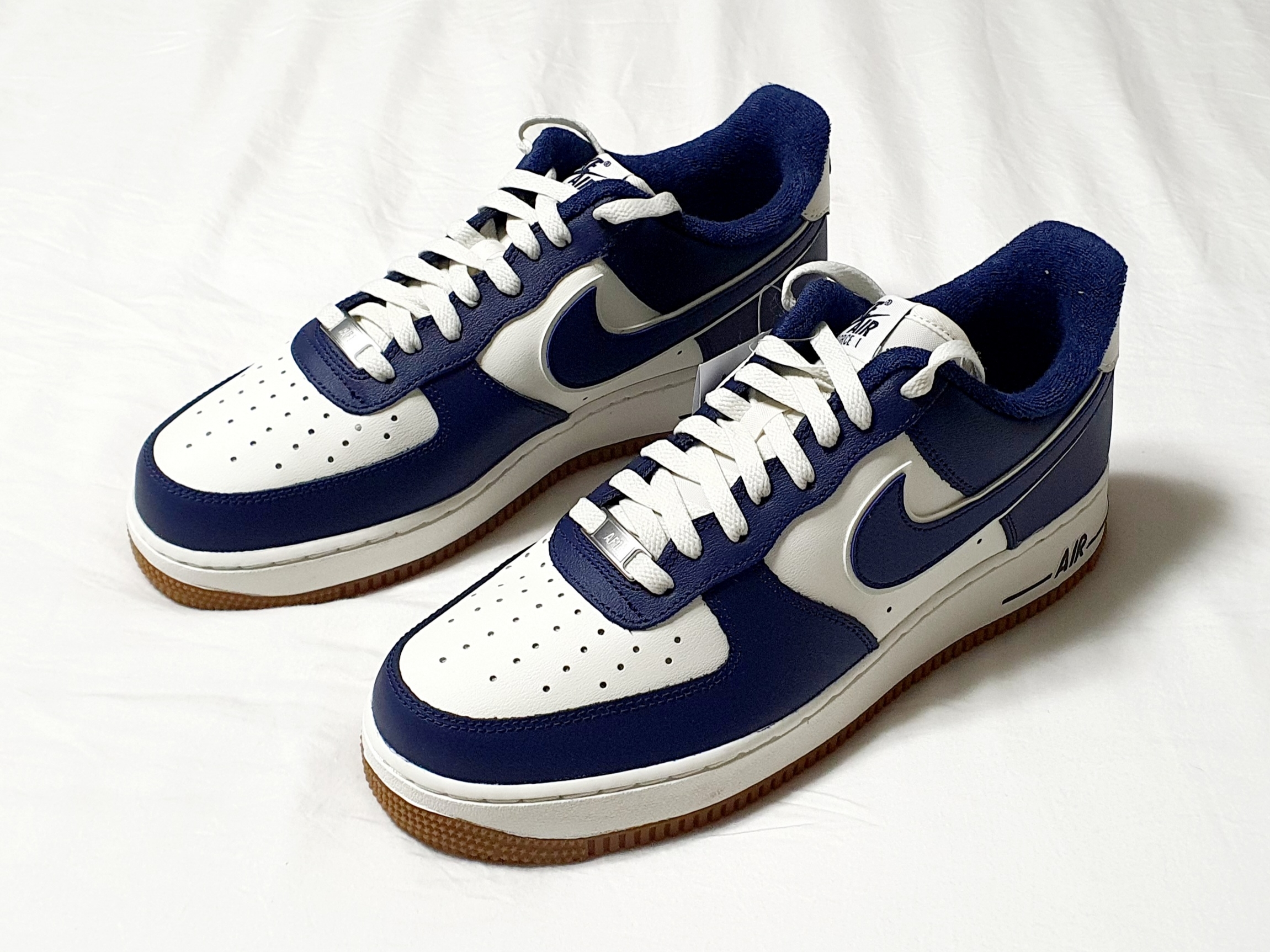 Nike Air Force 1 '07 LV8 Midnight Navy 착용 스타일 - 1