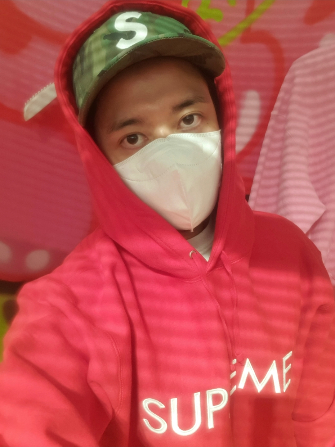 Supreme Capital Hooded Sweatshirt Red - 22FW, Supreme Ventile S Logo 6-Panel Swirl Camo - 21FW 착용 스타일