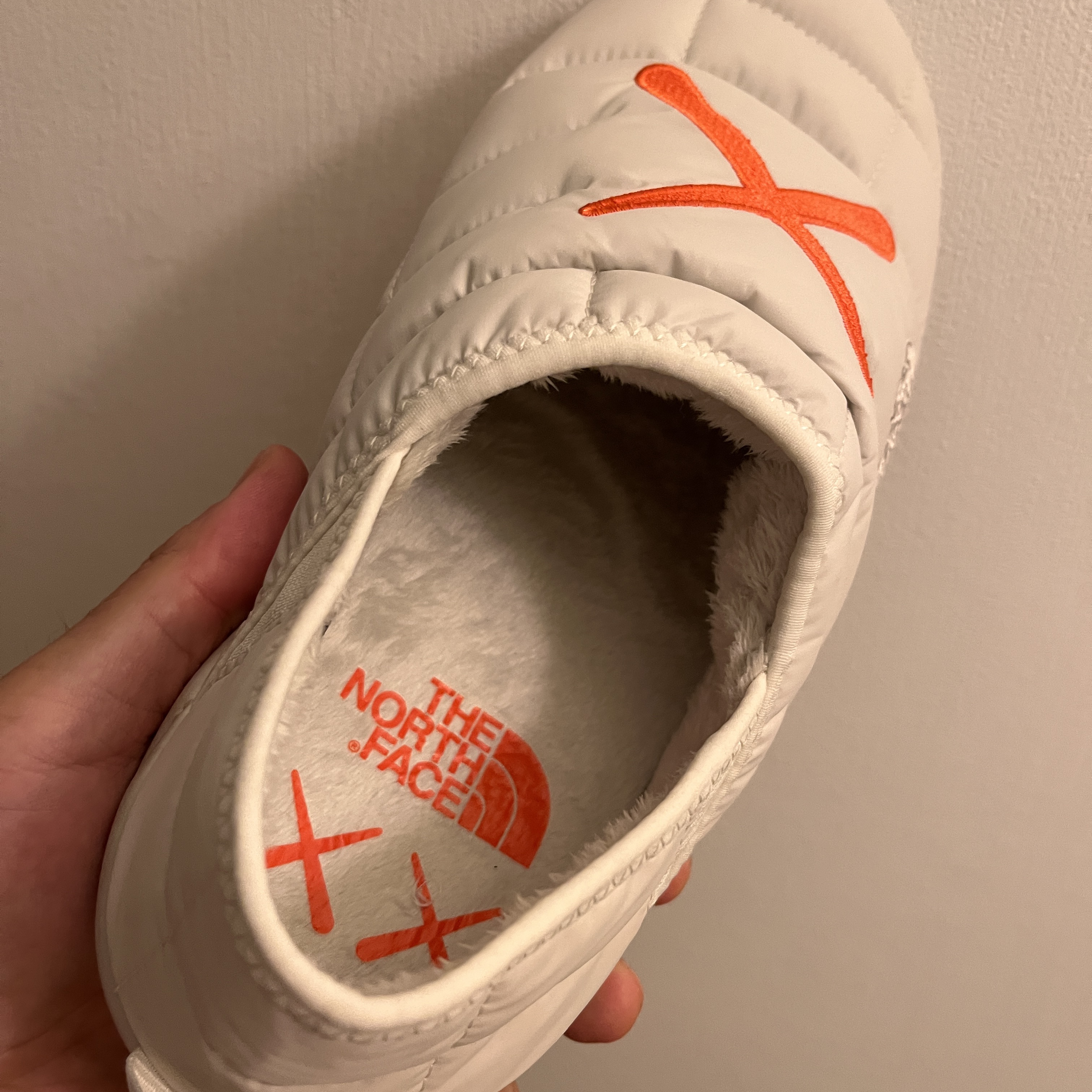 The North Face x Kaws Thermoball Traction Mule VS Moonlight Ivory Orange - 22FW 착용 스타일 - 2