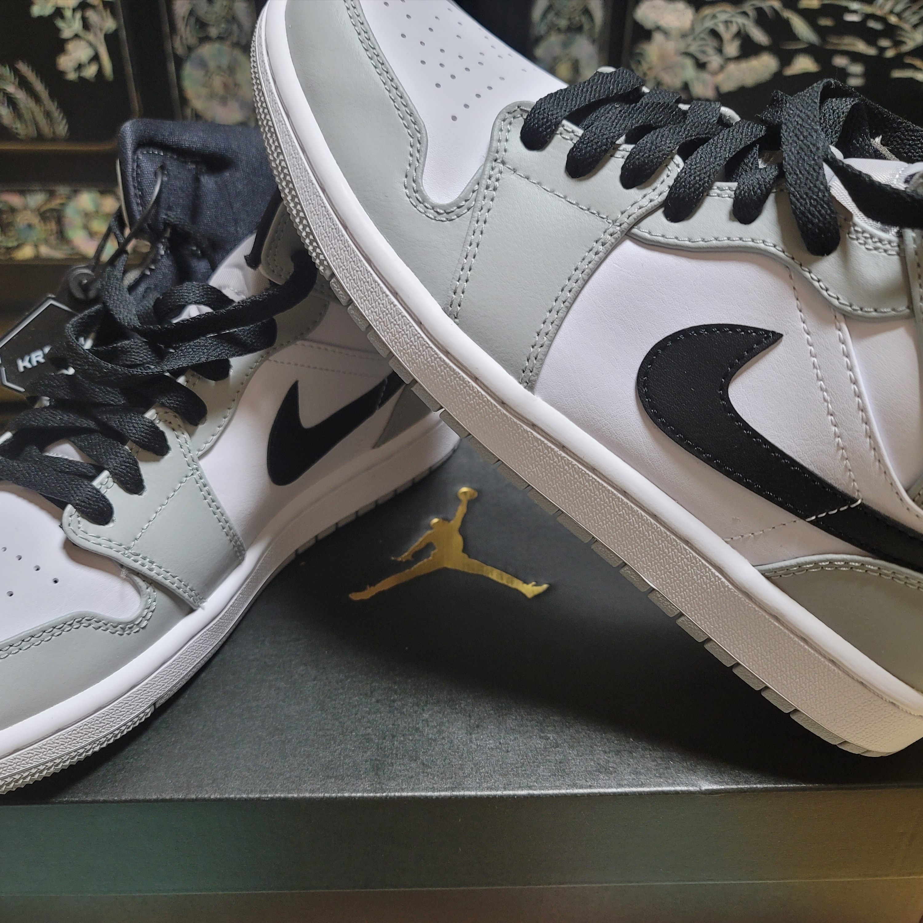 Jordan 1 Mid Light Smoke Grey 착용 스타일