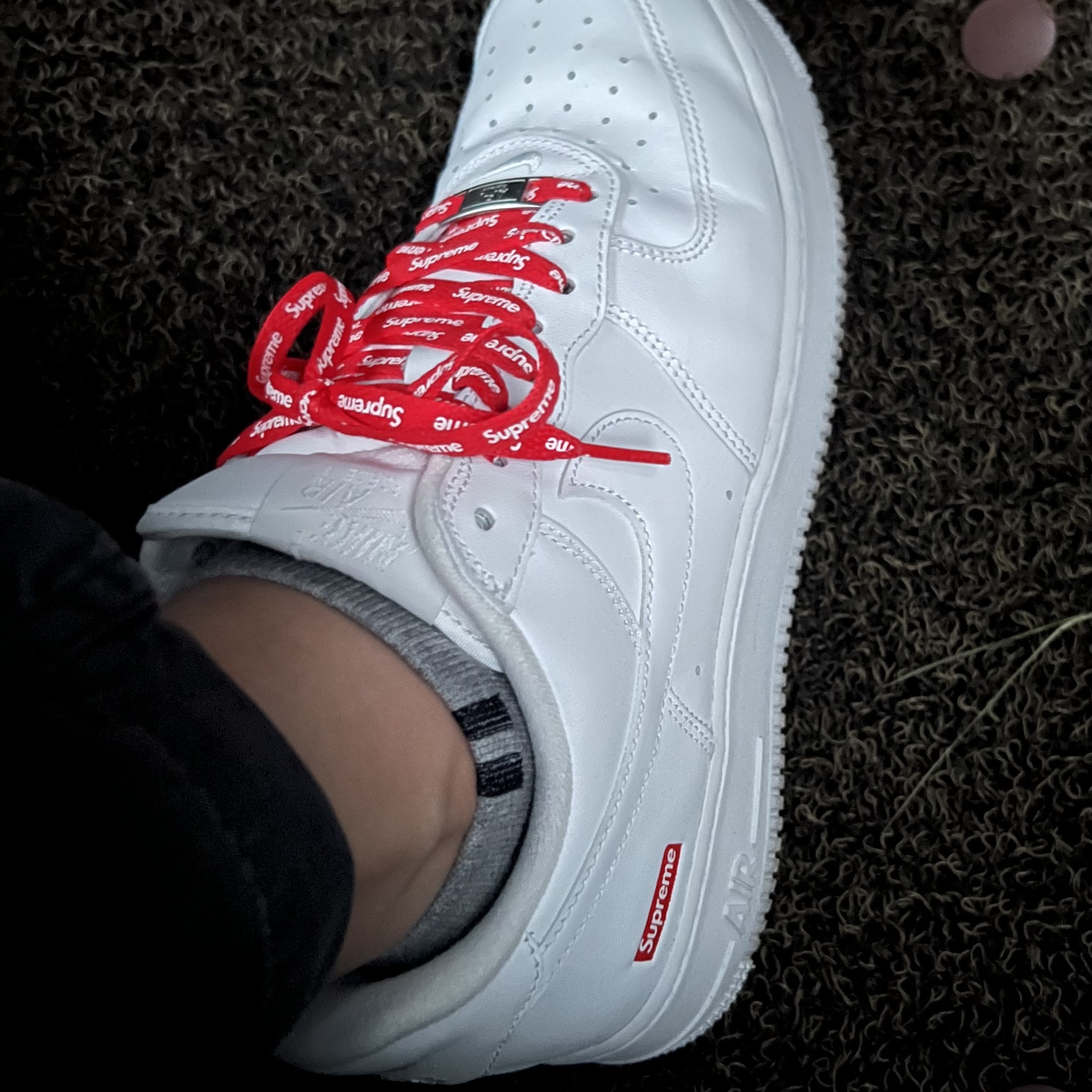 Nike x Supreme Air Force 1 Low White 착용 스타일