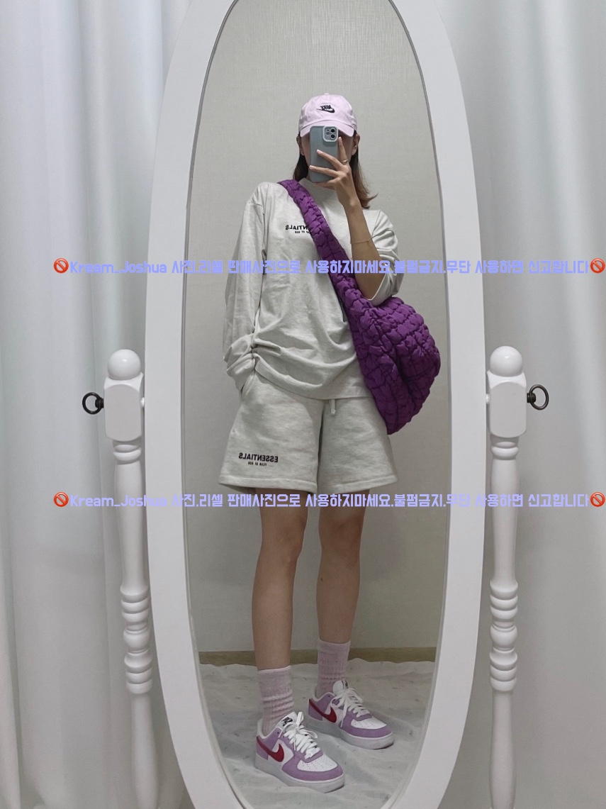 COS Quilted Oversized Shoulder Bag Purple 착용 스타일 - 4