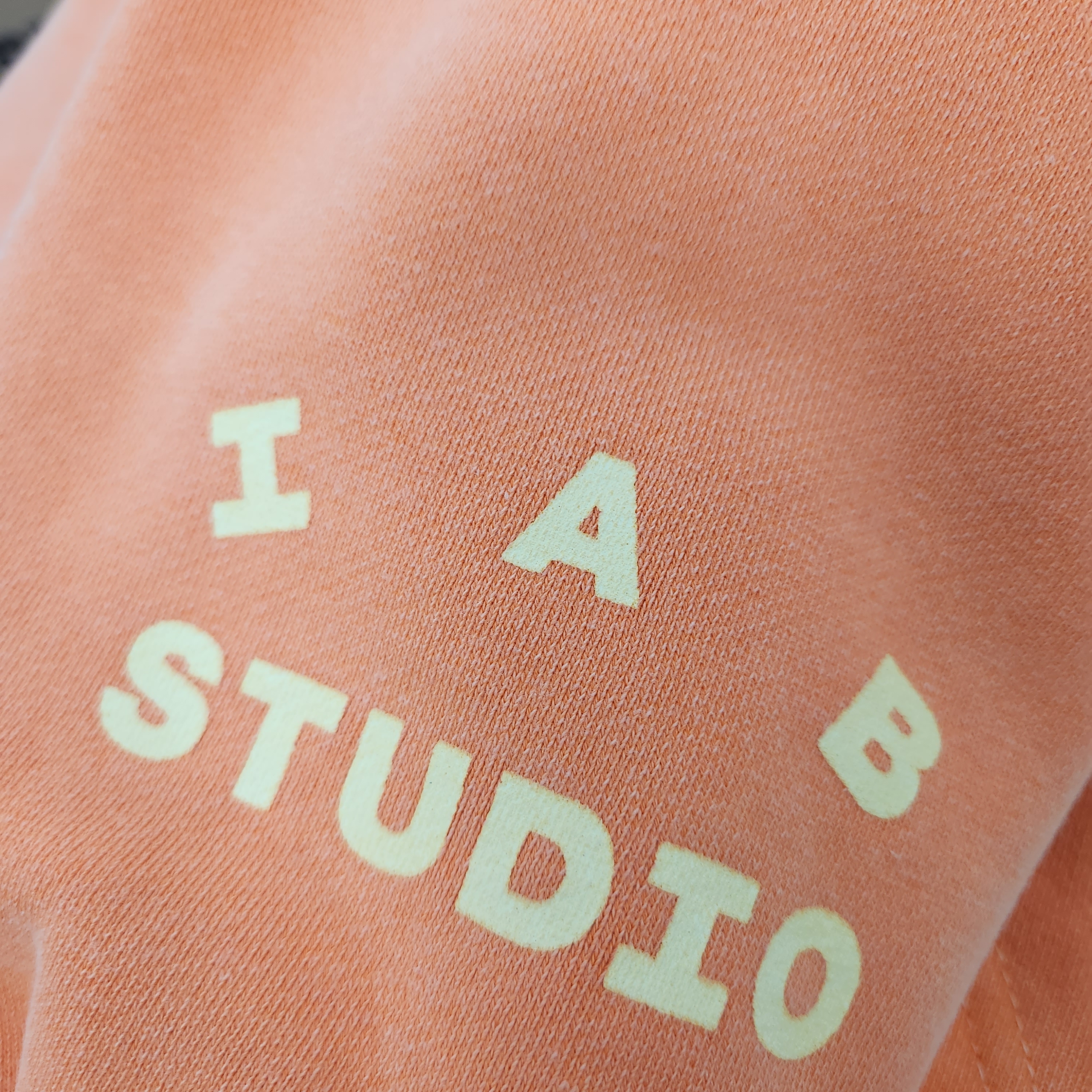 IAB Studio Pigment Hoodie & Sack Salmon 착용 스타일