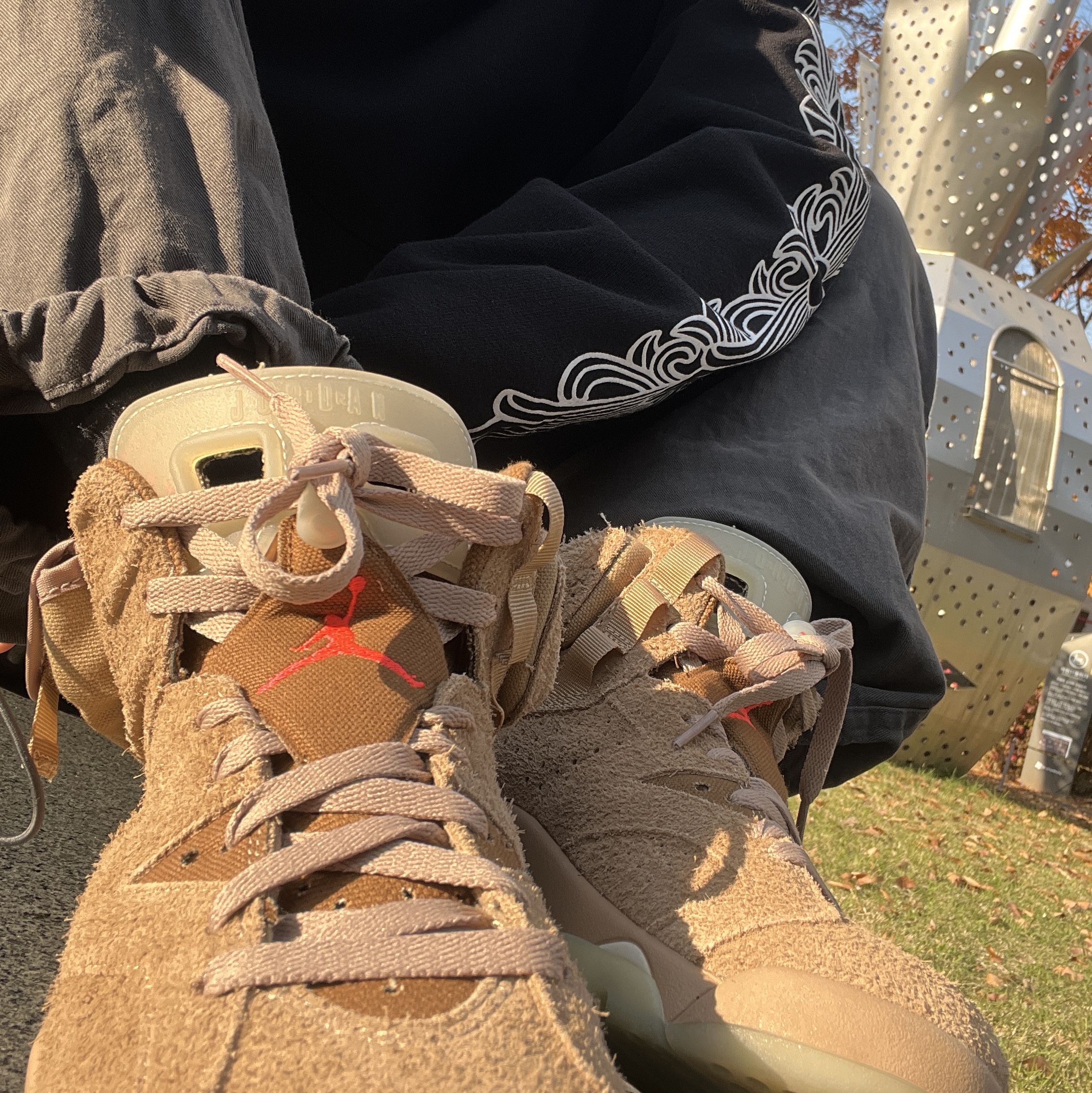 Jordan 6 x Travis Scott Retro SP British Khaki 착용 스타일 - 3