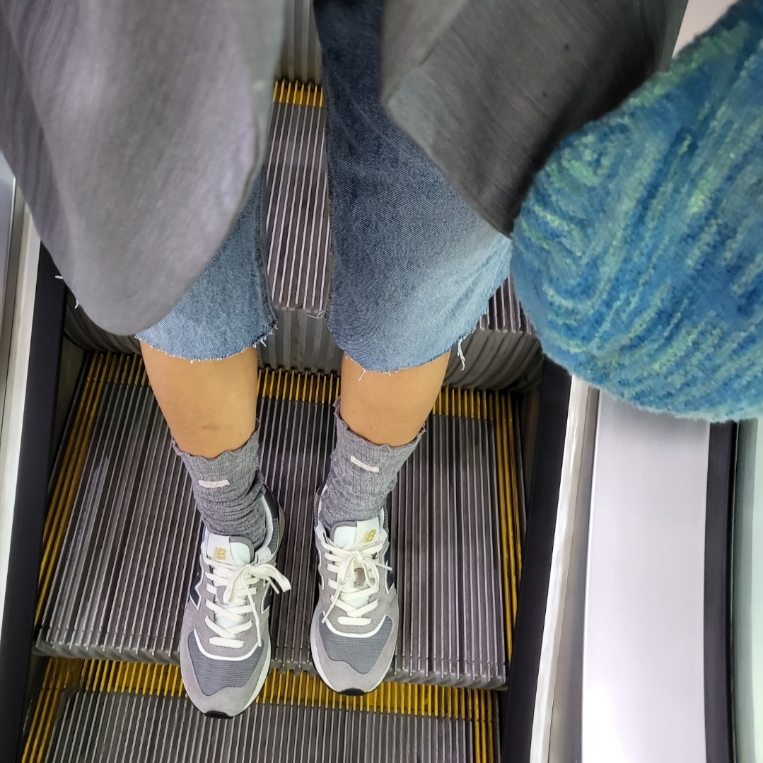New Balance 574 Legacy Grey 착용 스타일