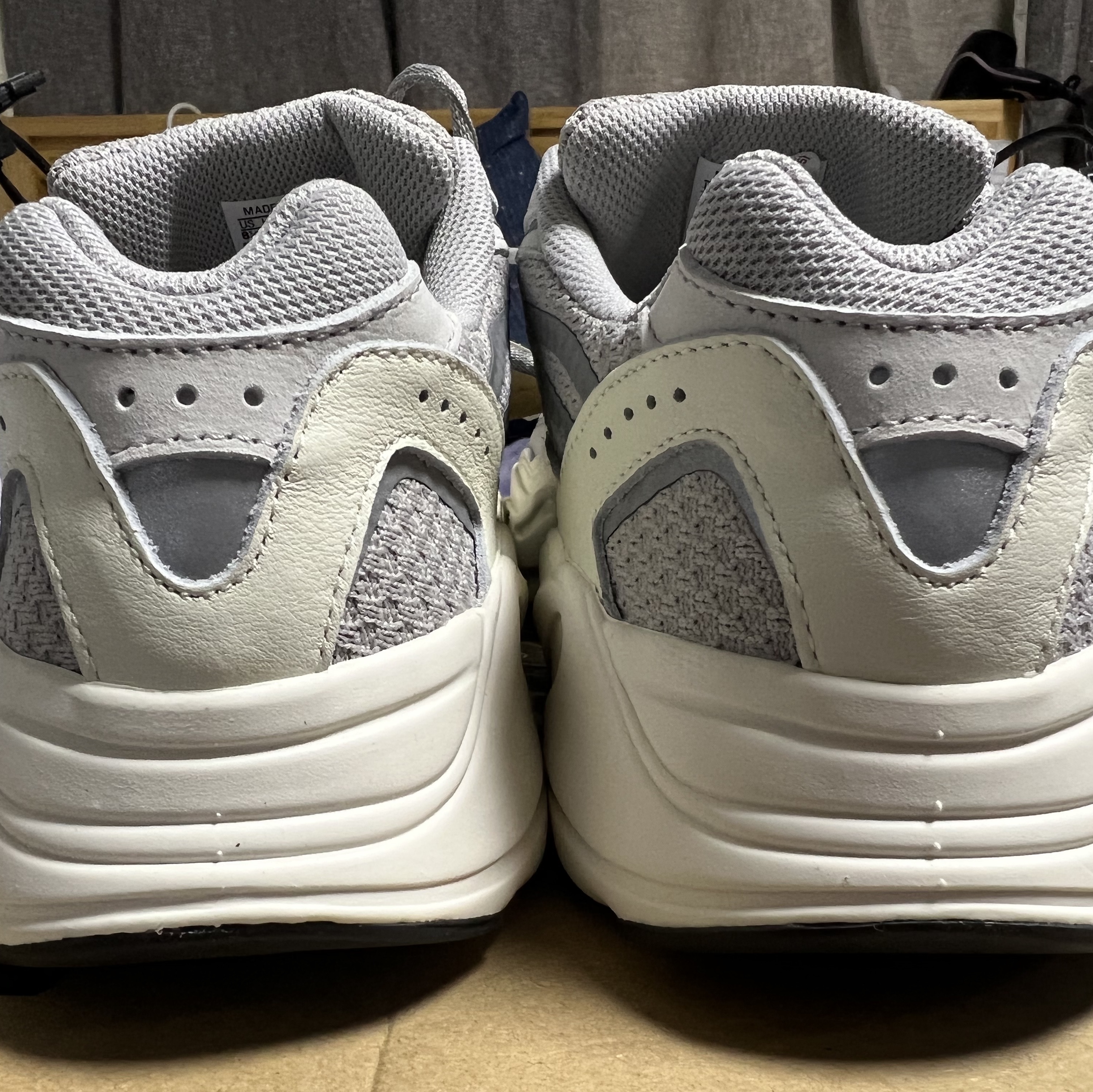 Adidas Yeezy Boost 700 V2 Static 2022 착용 스타일 - 3